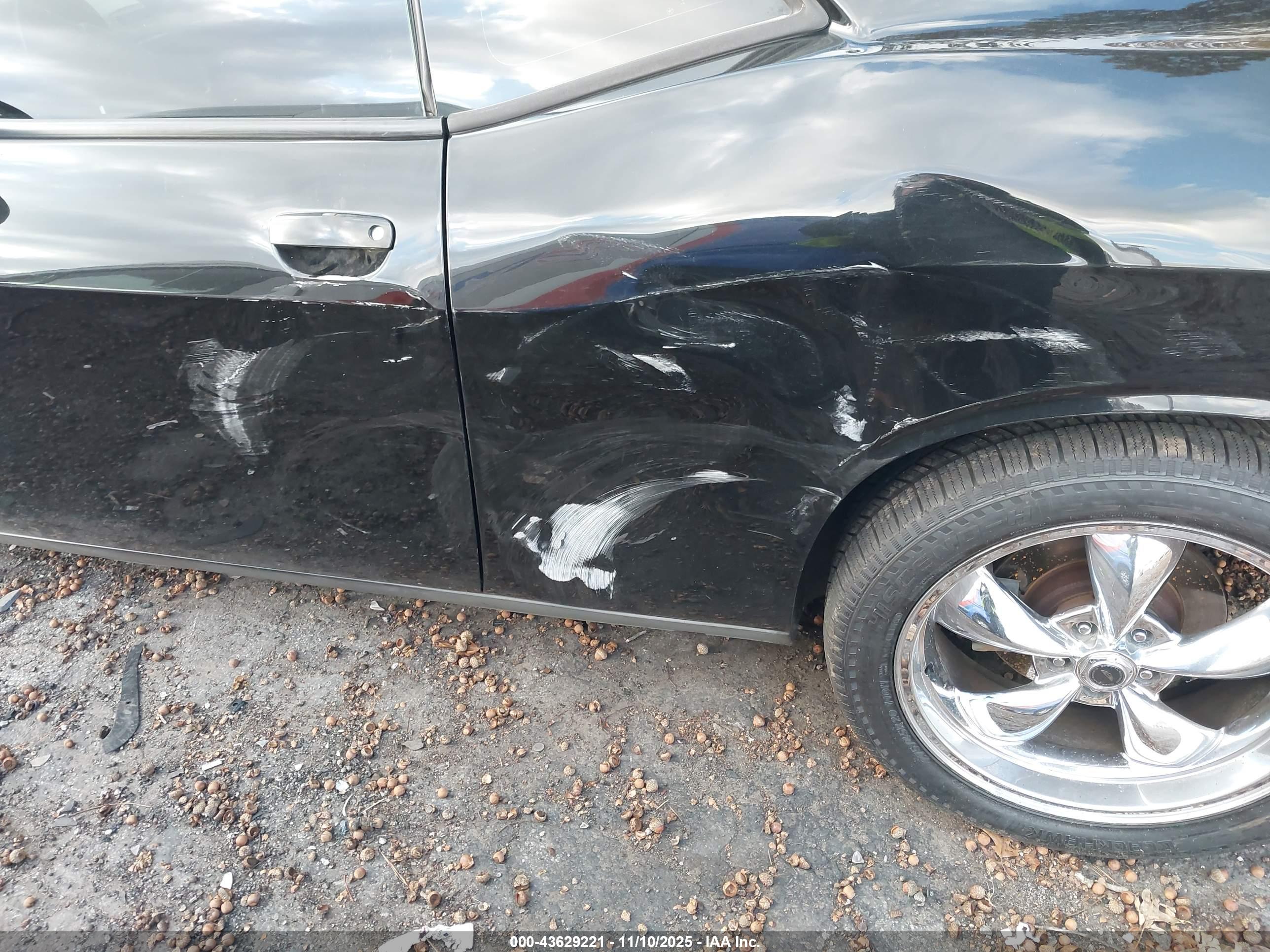 DODGE CHALLENGER image 6