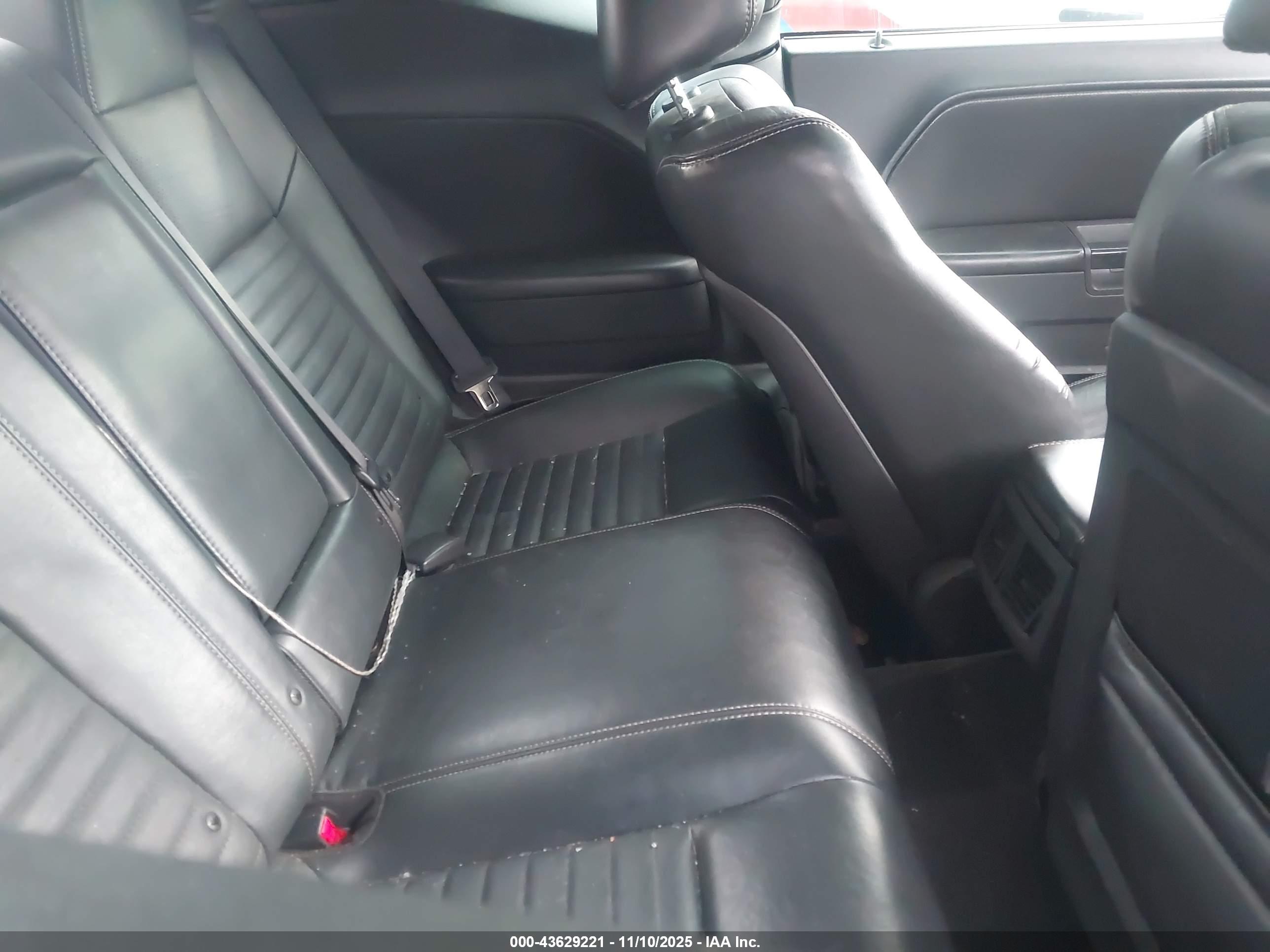 DODGE CHALLENGER image 8