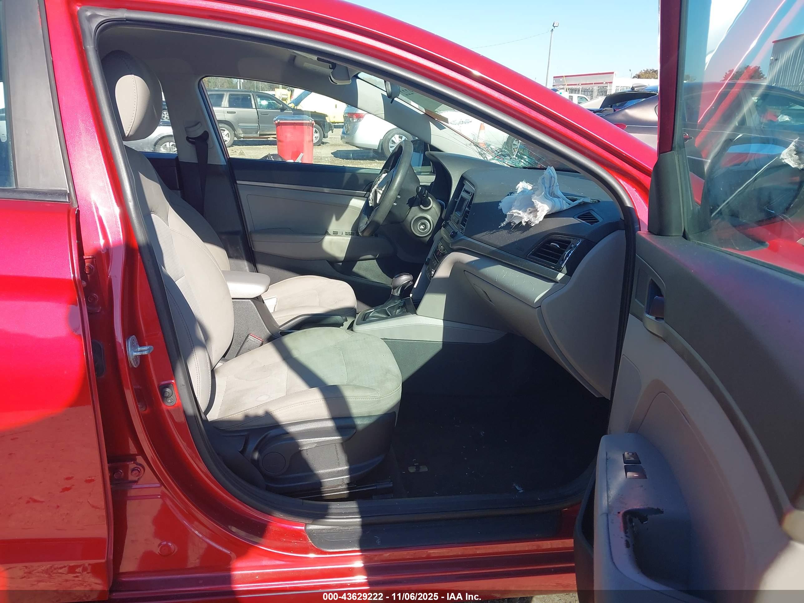 HYUNDAI ELANTRA image 5