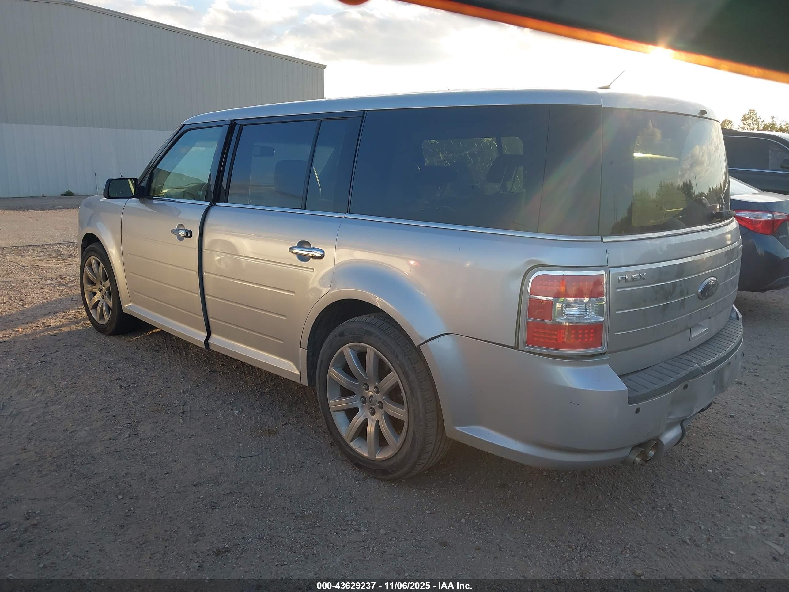 FORD FLEX image 3