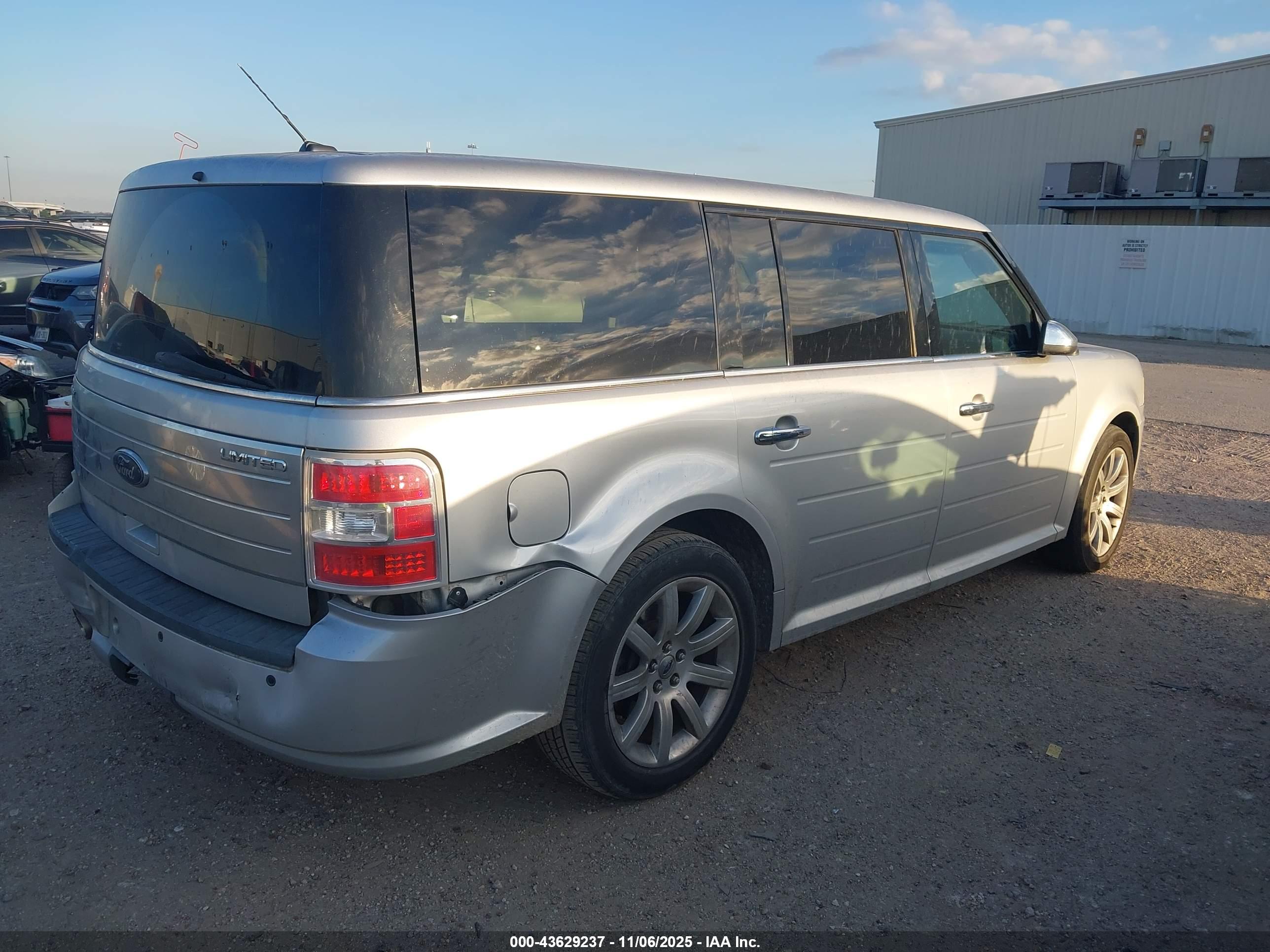 FORD FLEX image 4