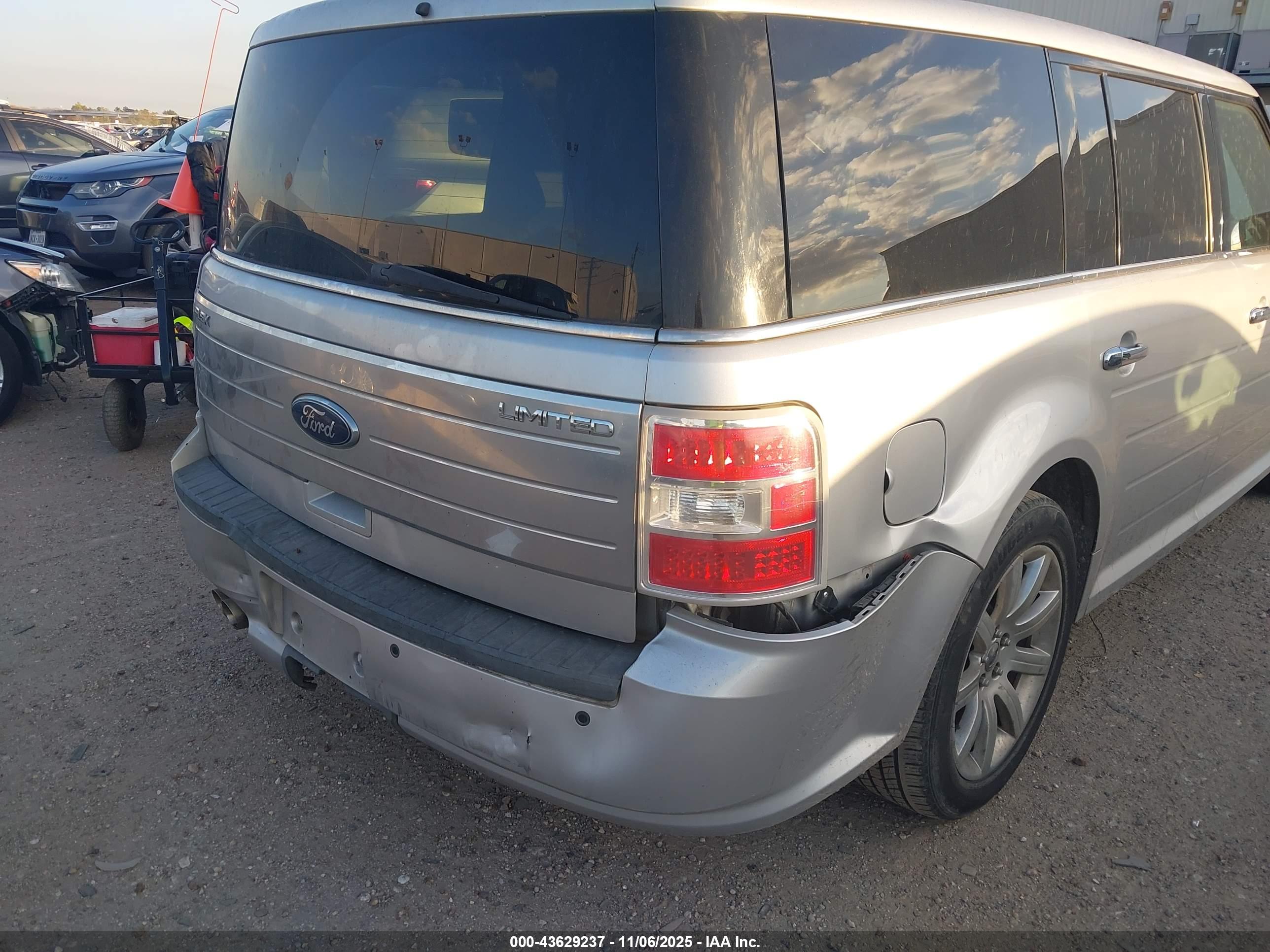 FORD FLEX image 6