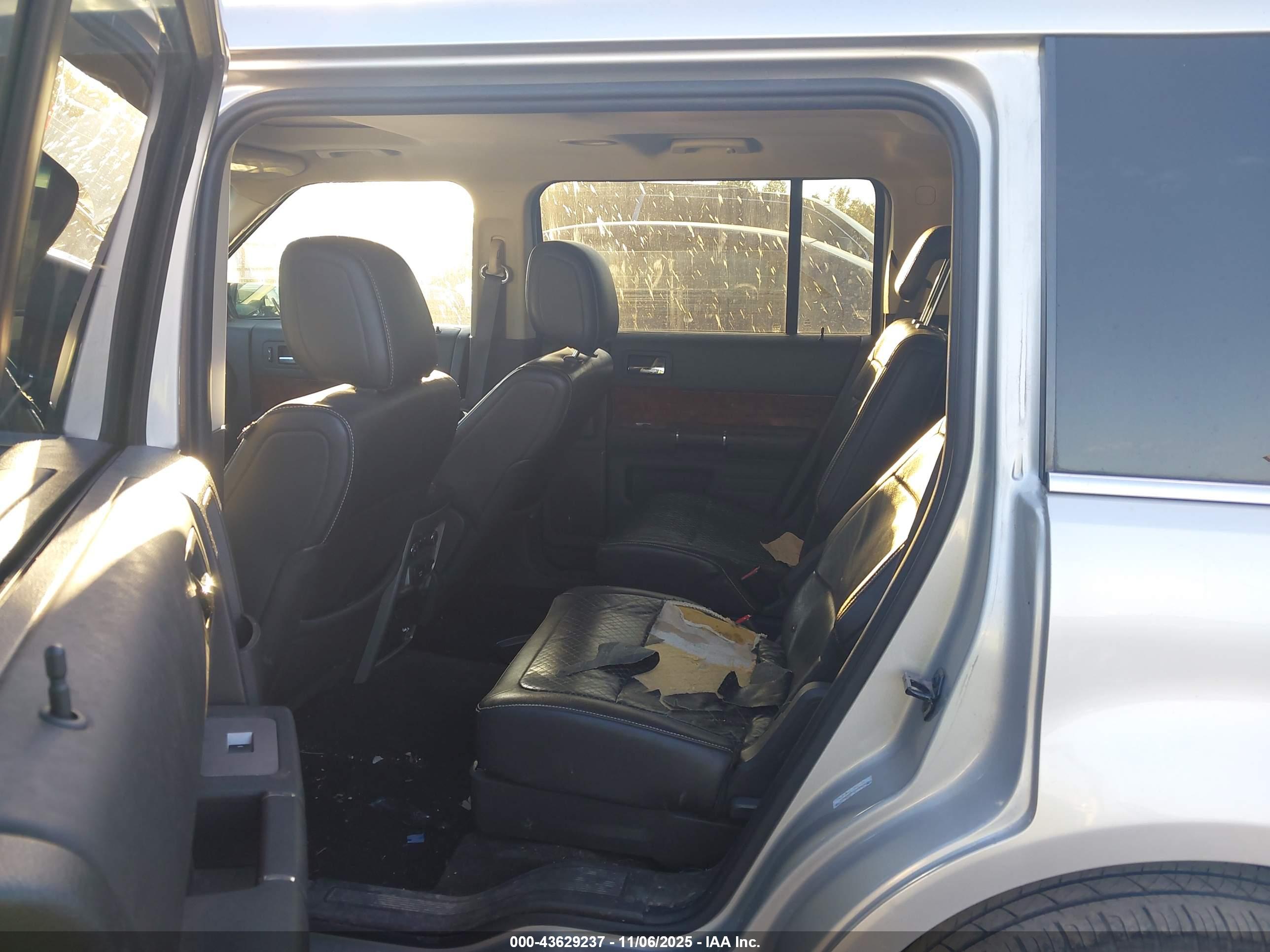 FORD FLEX image 8