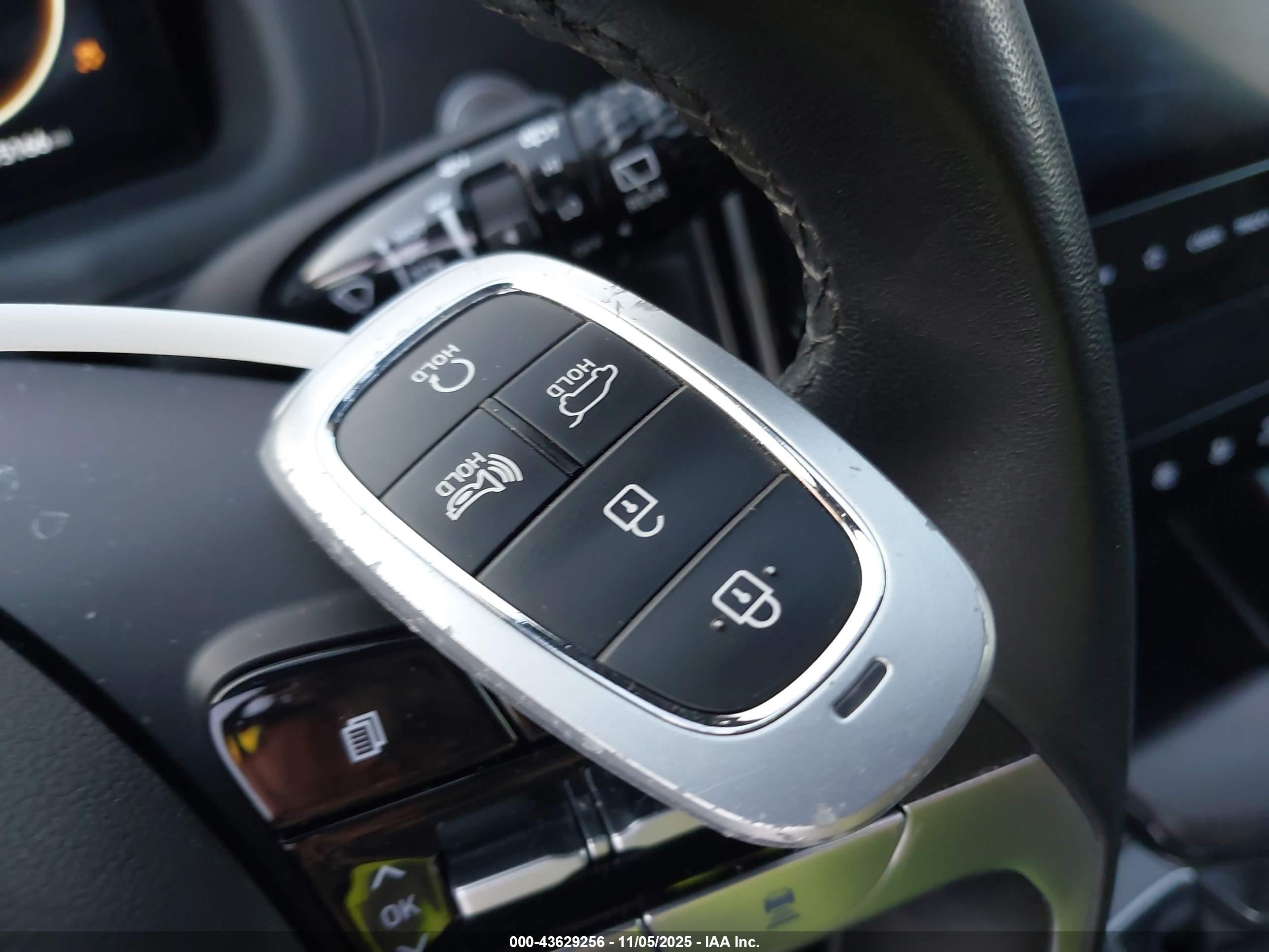 HYUNDAI TUCSON image 11