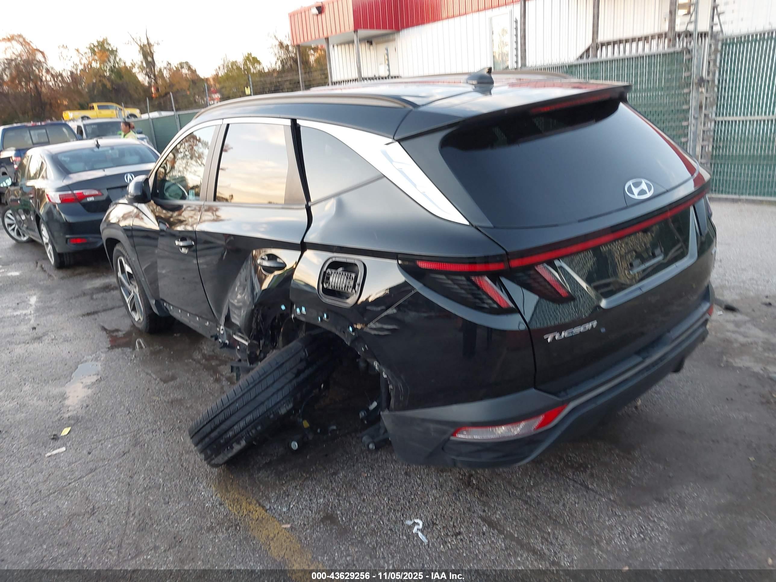 HYUNDAI TUCSON image 3