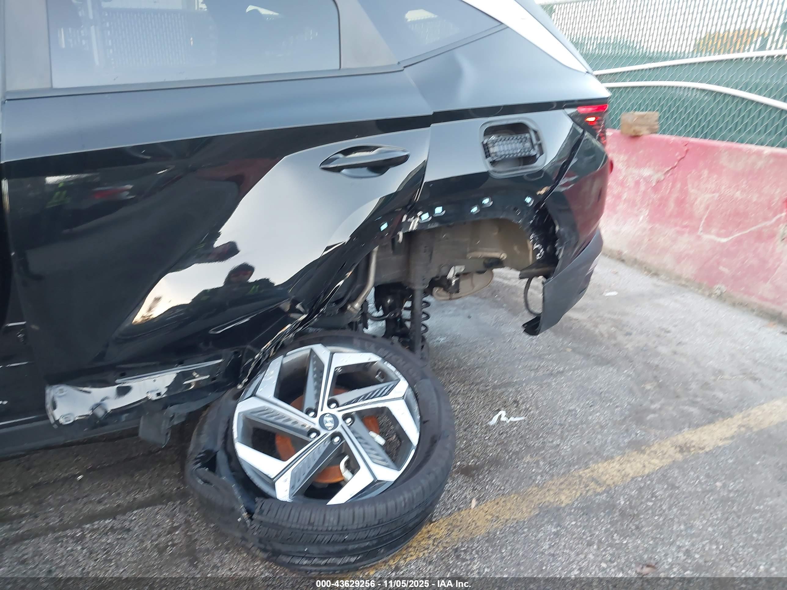 HYUNDAI TUCSON image 6