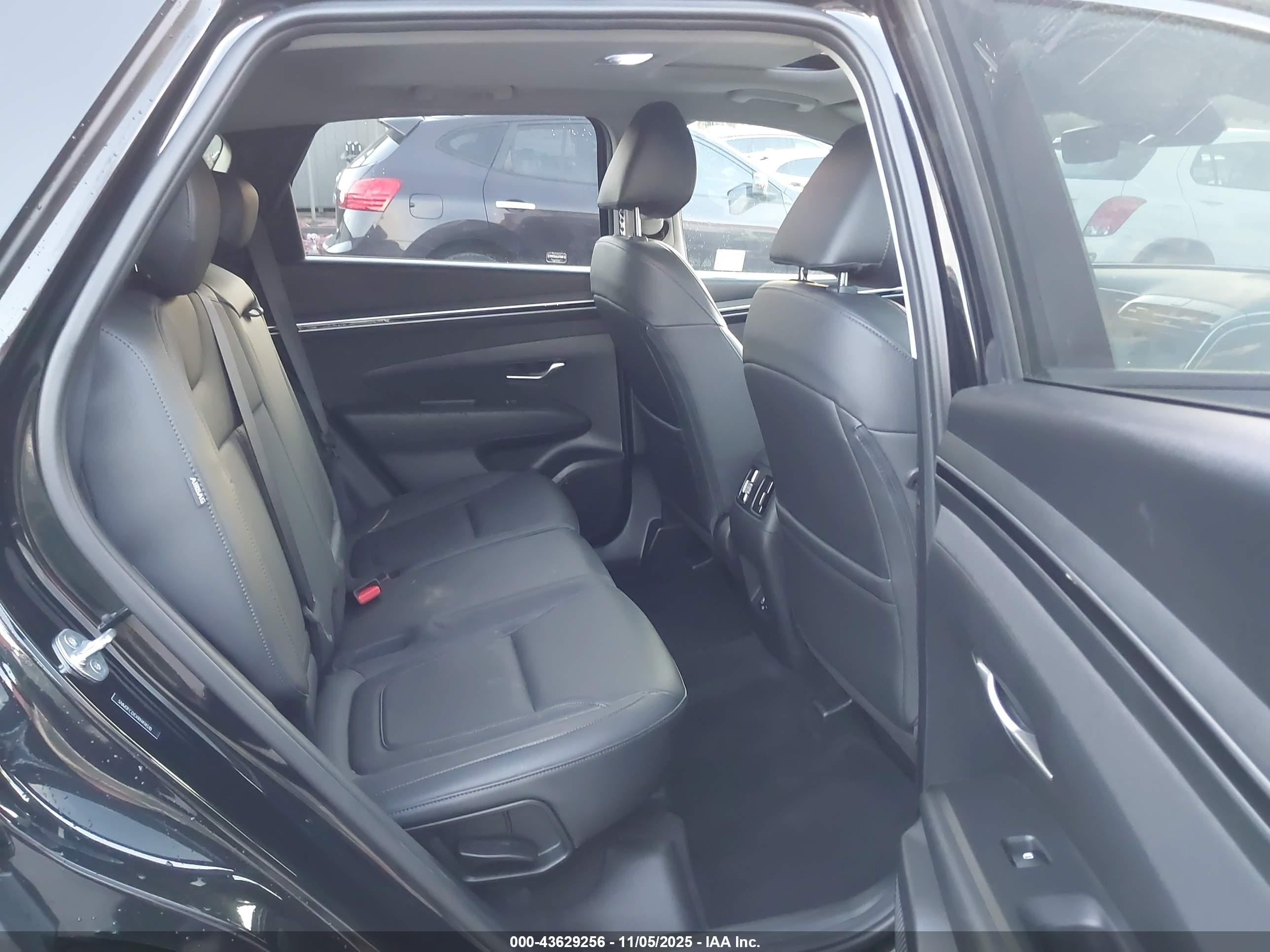 HYUNDAI TUCSON image 8