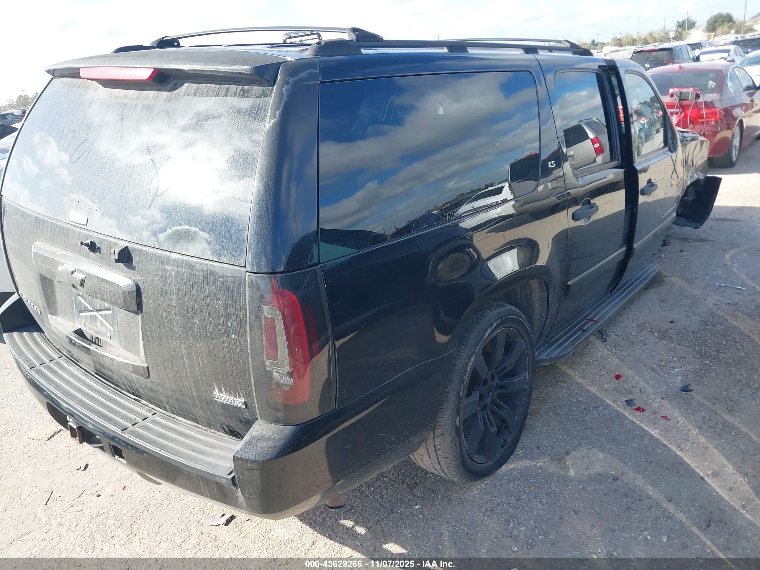 CHEVROLET SUBURBAN image 4