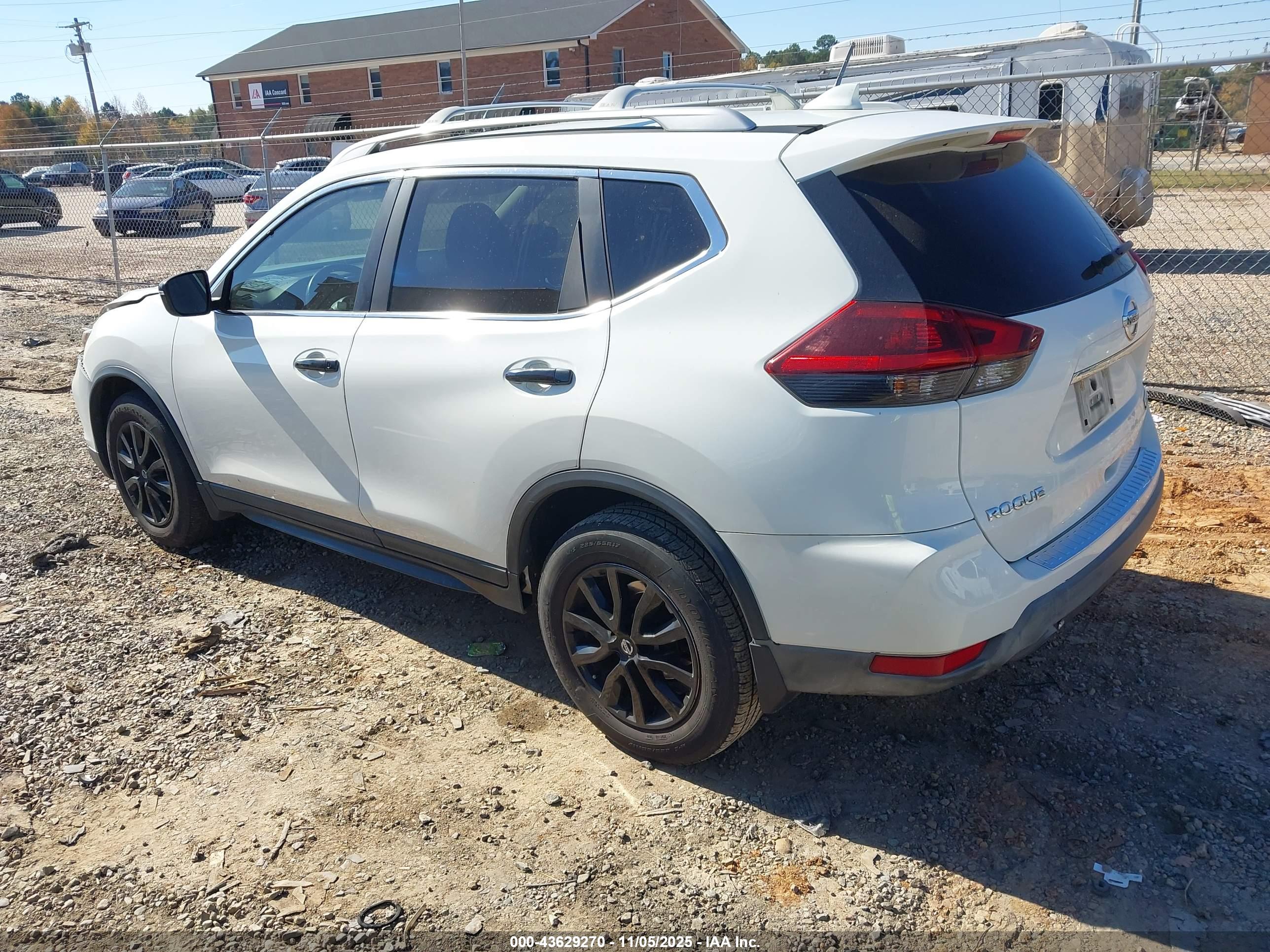 NISSAN ROGUE image 3