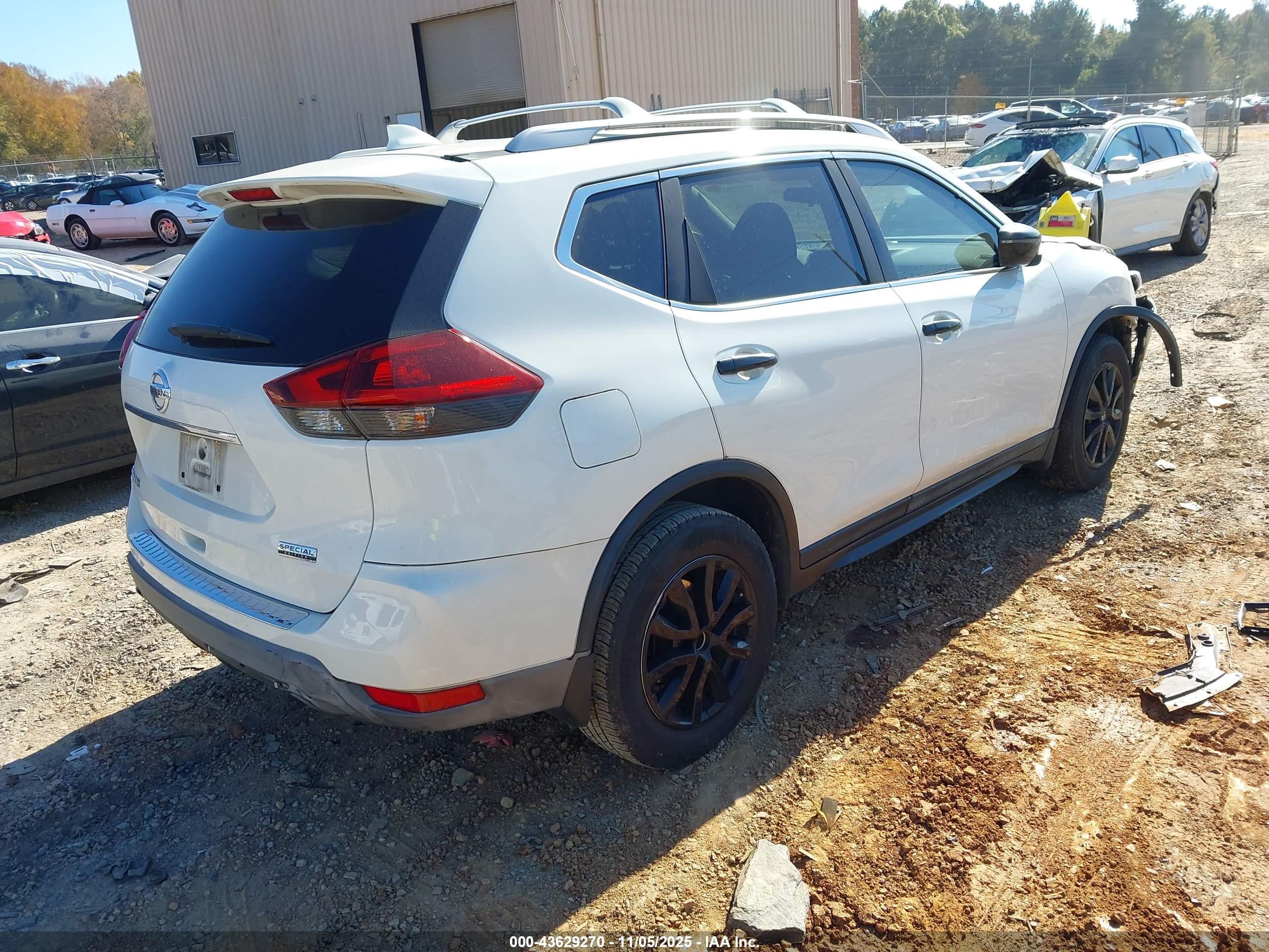 NISSAN ROGUE image 4