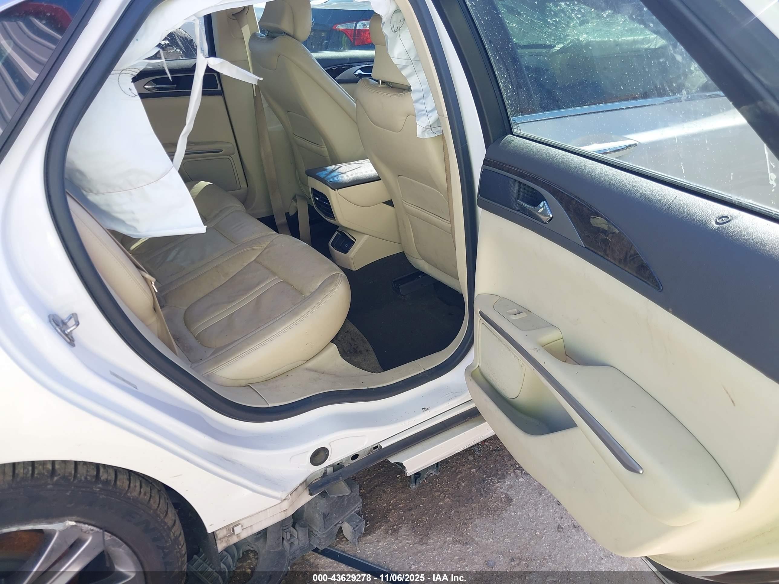 LINCOLN MKZ image 8