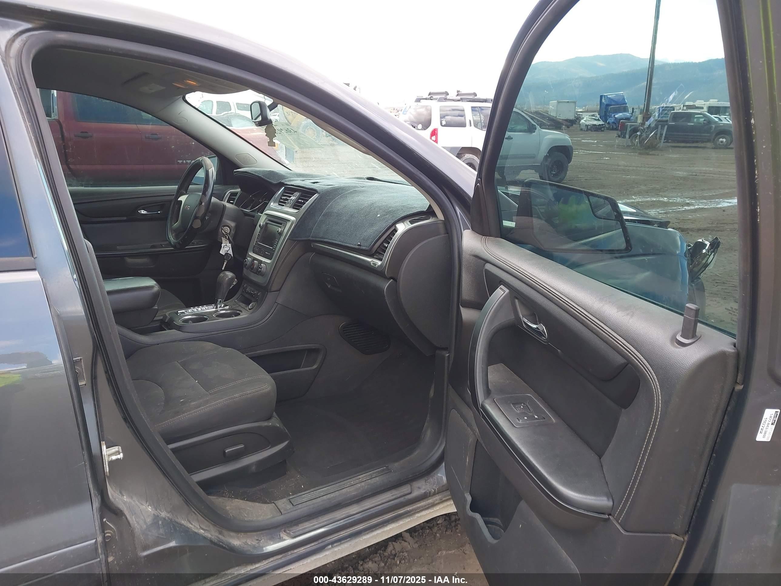 GMC ACADIA image 5