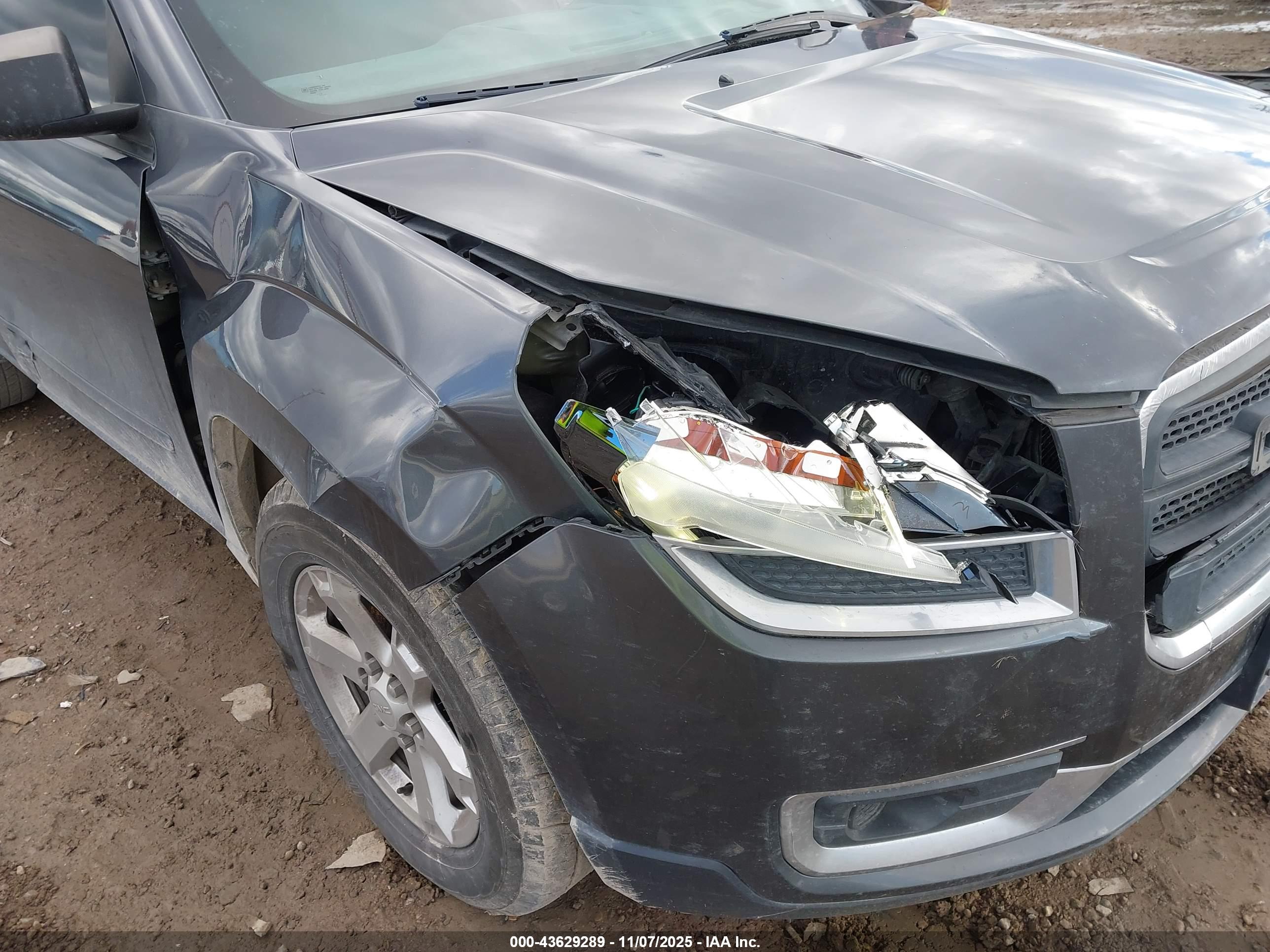 GMC ACADIA image 6