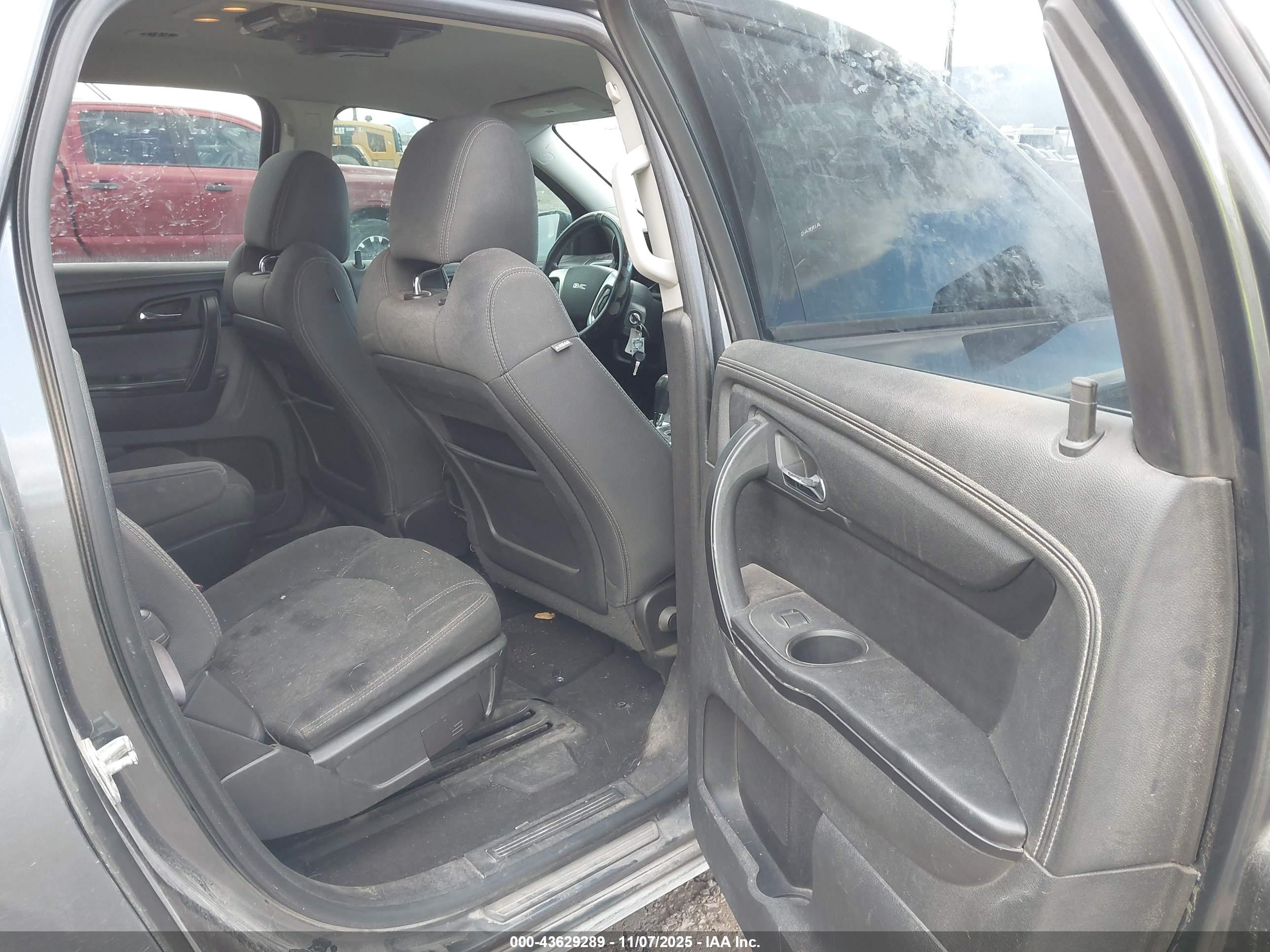 GMC ACADIA image 8
