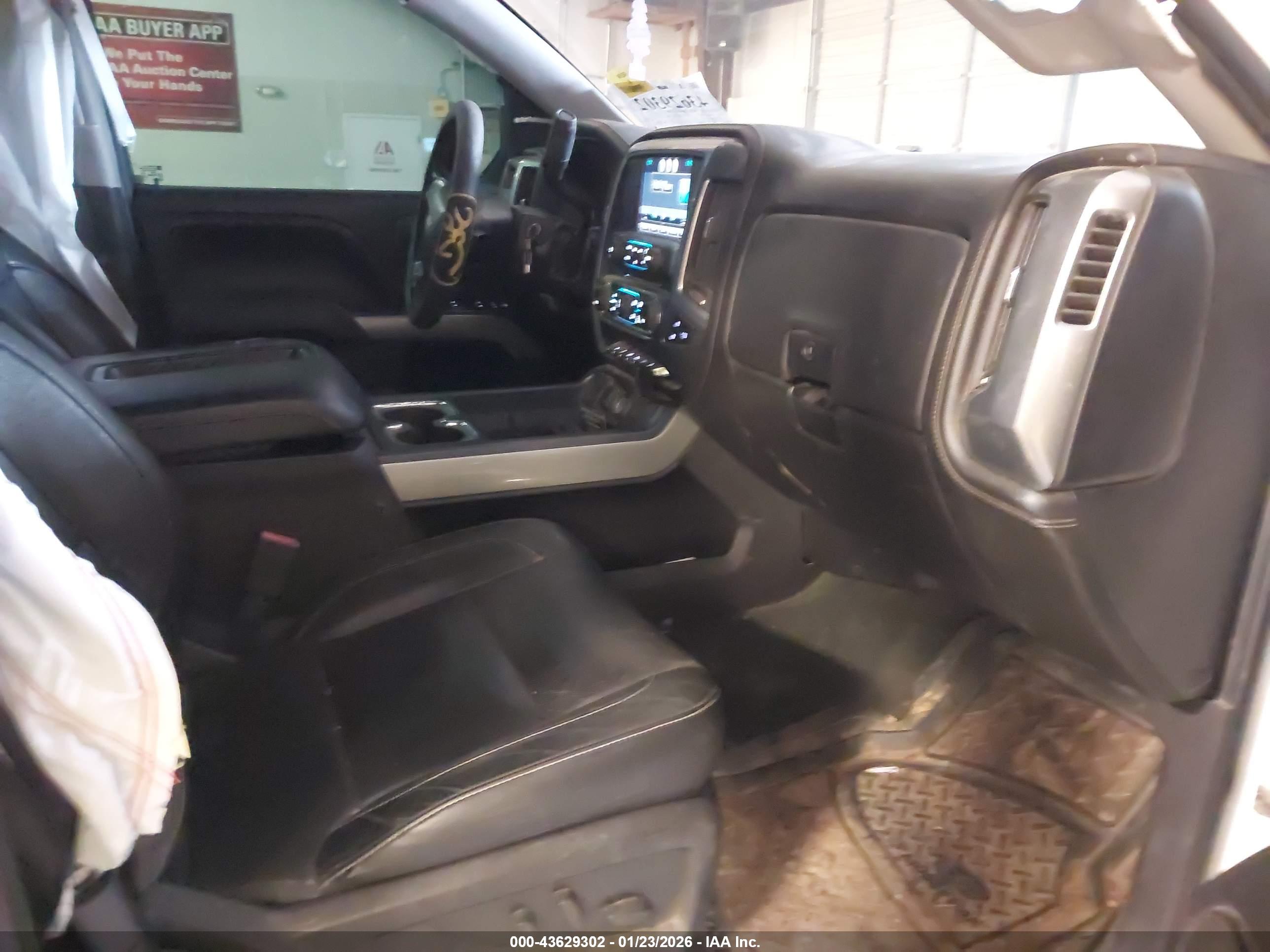 CHEVROLET SILVERADO image 5