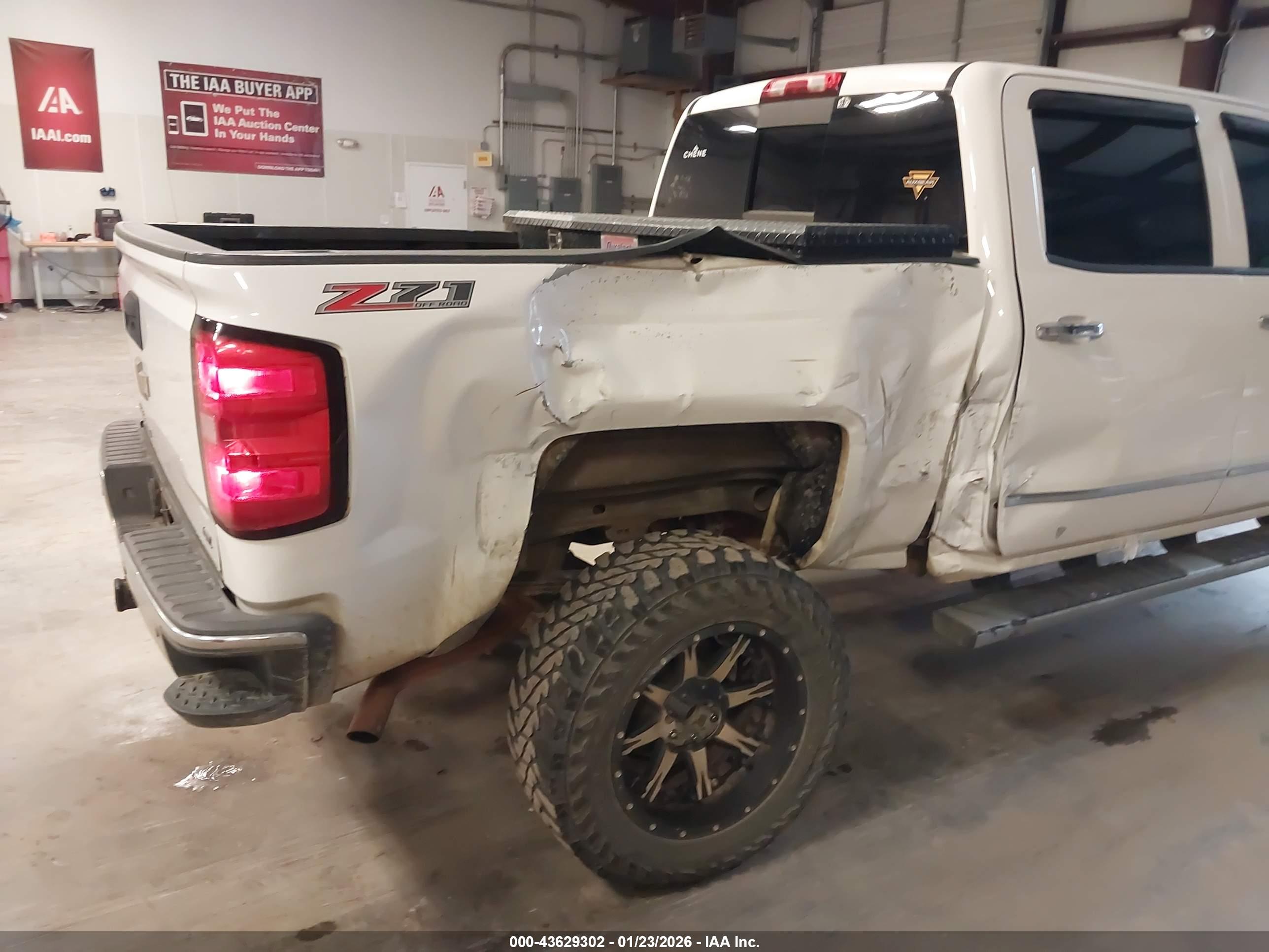 CHEVROLET SILVERADO image 6