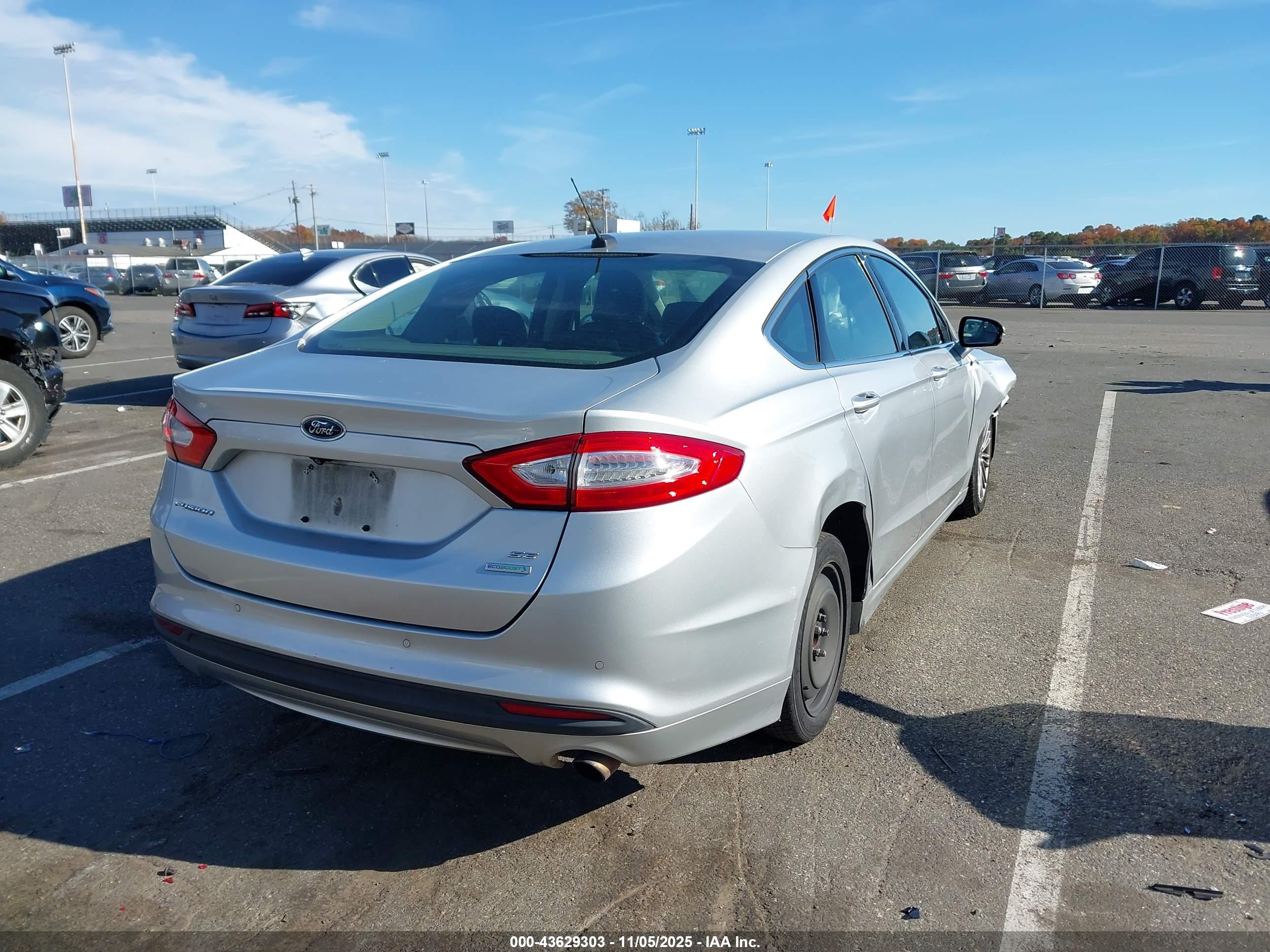 FORD FUSION image 4