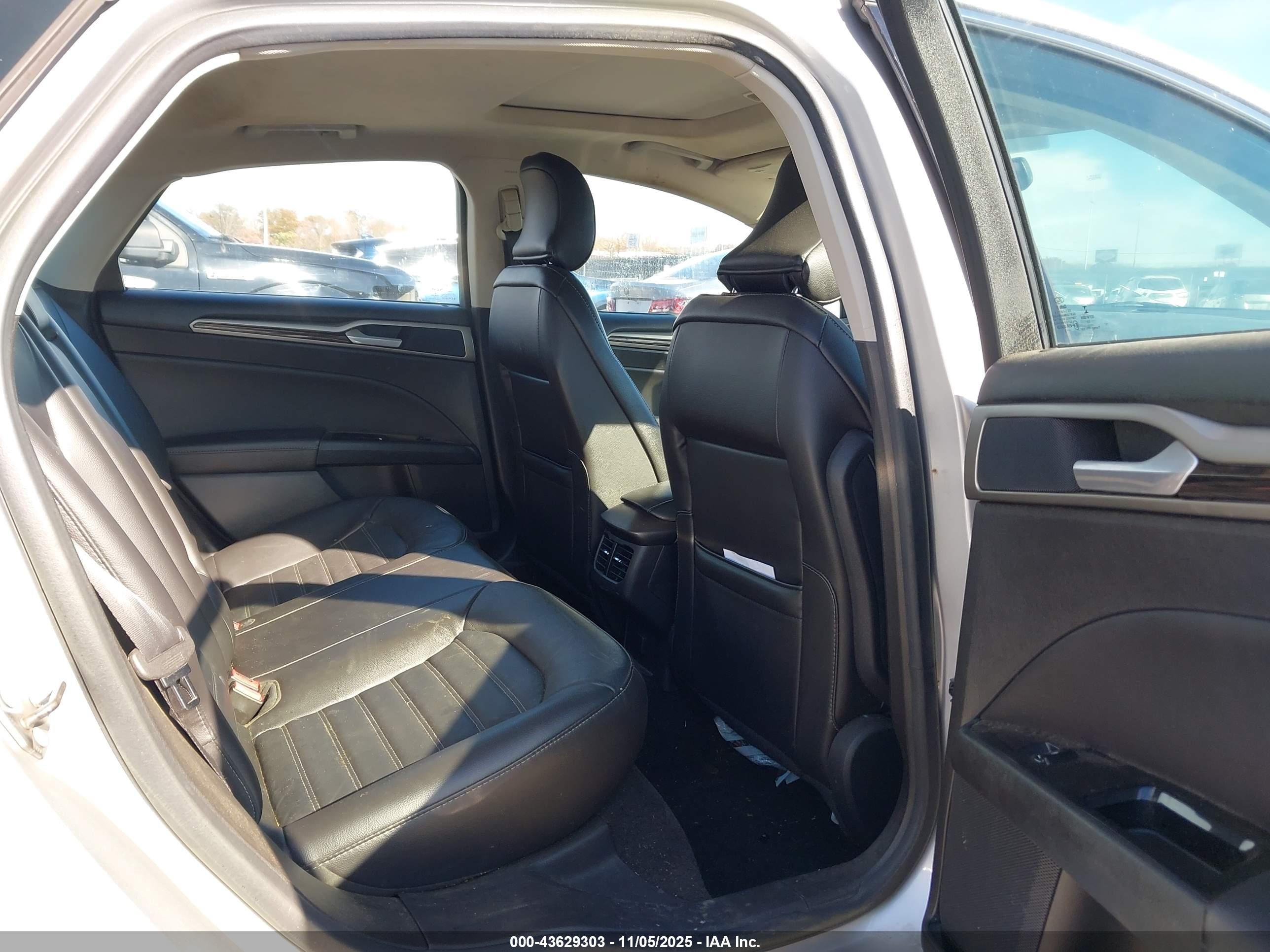 FORD FUSION image 8