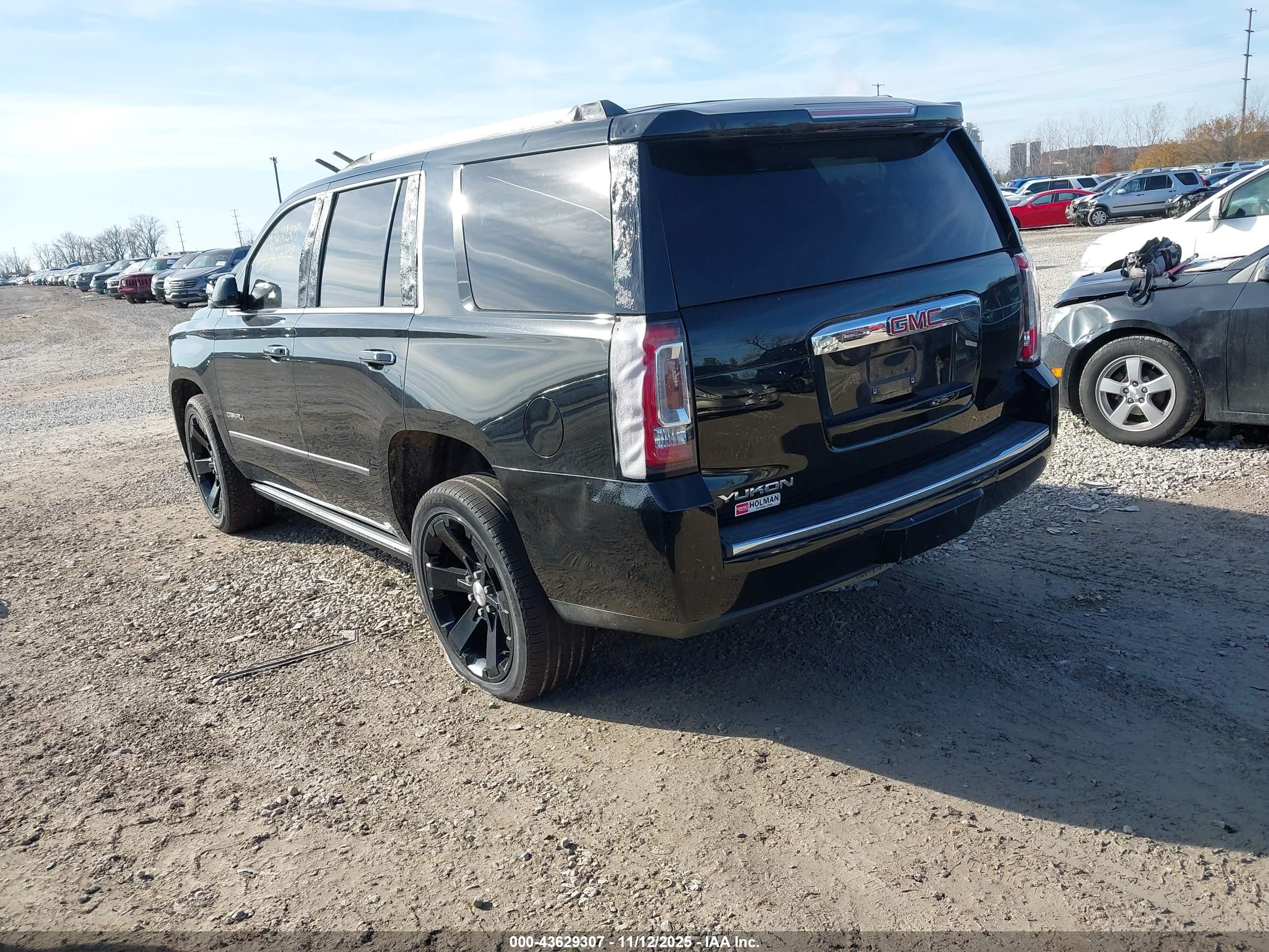 GMC YUKON image 3