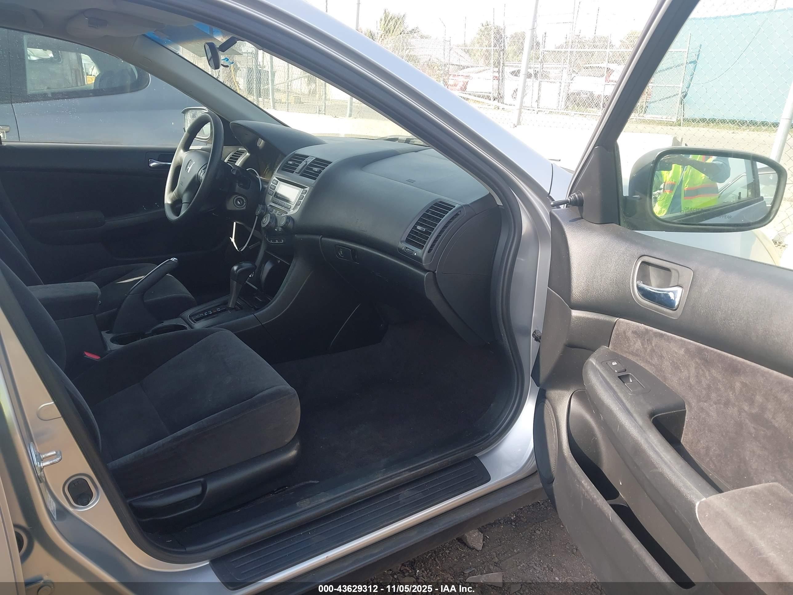 HONDA ACCORD image 5