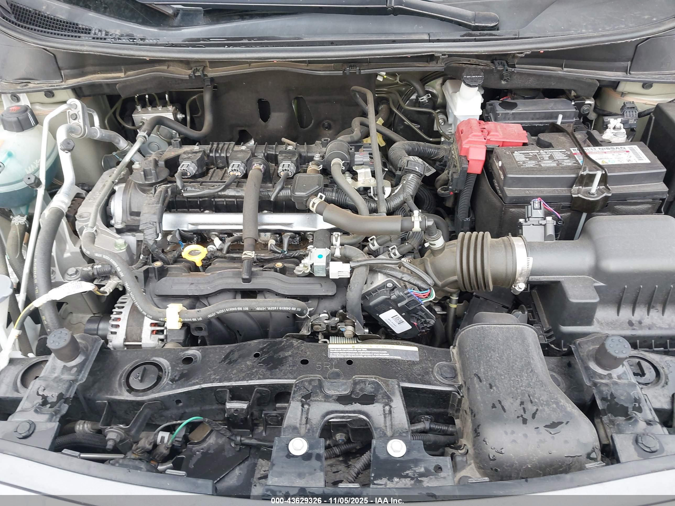 NISSAN VERSA image 10