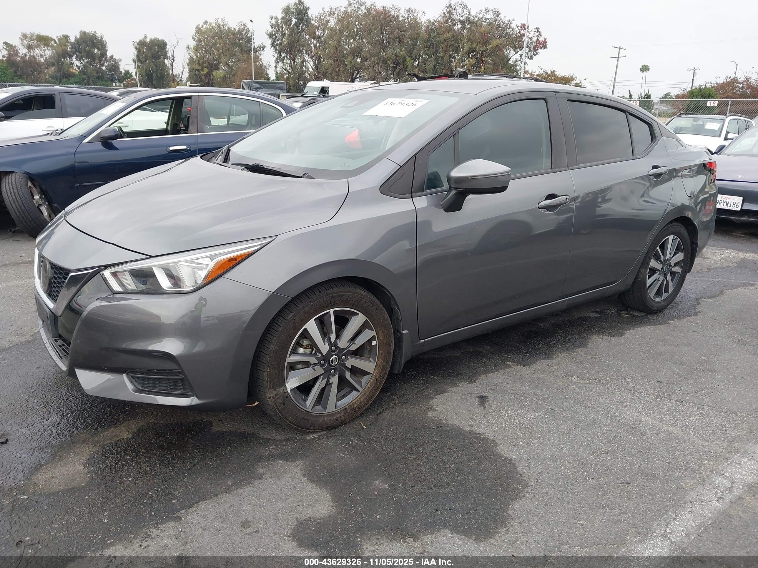 NISSAN VERSA image 2