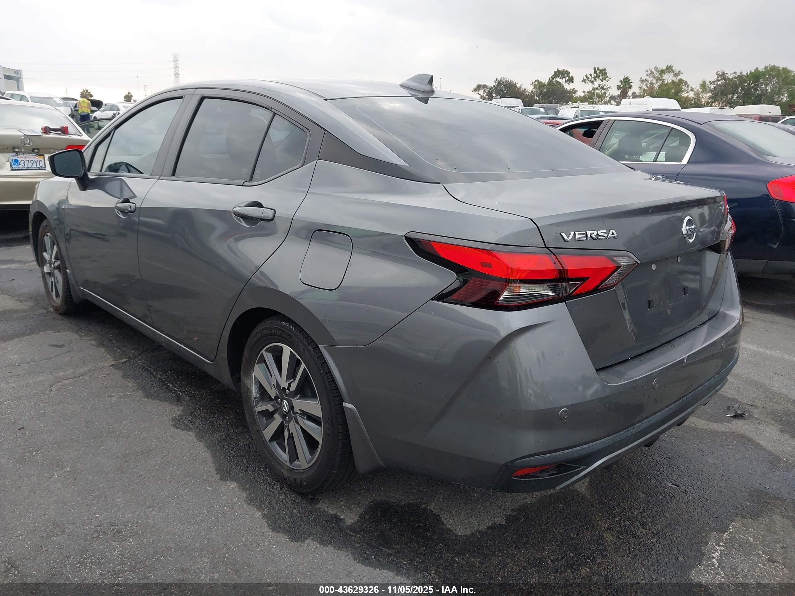 NISSAN VERSA image 3