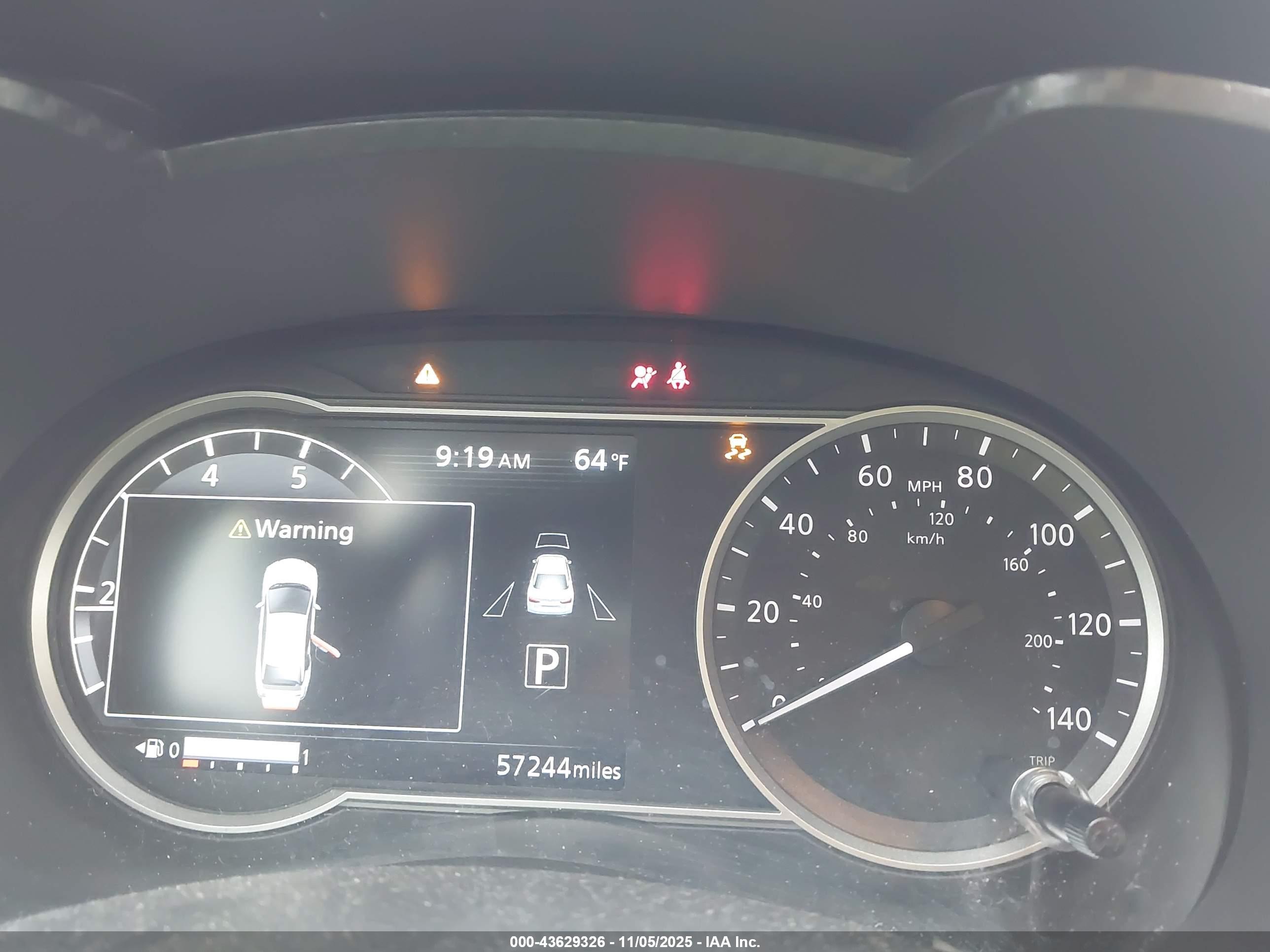 NISSAN VERSA image 7