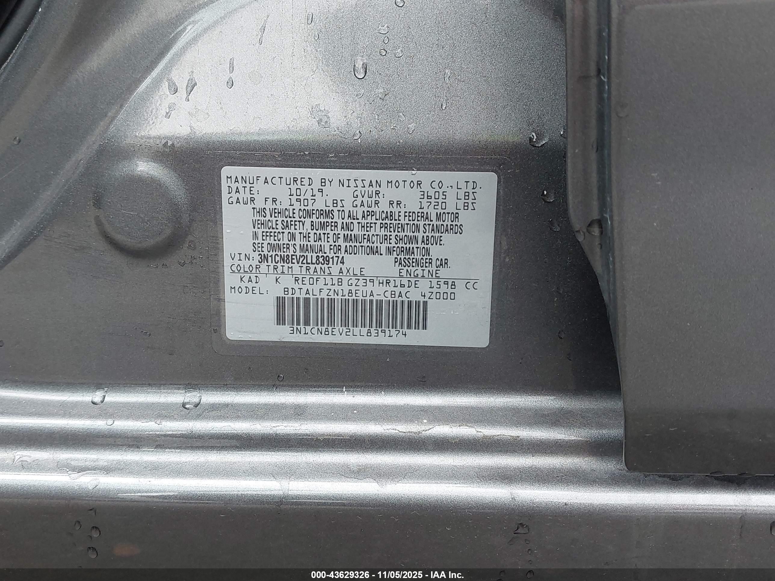 NISSAN VERSA image 9