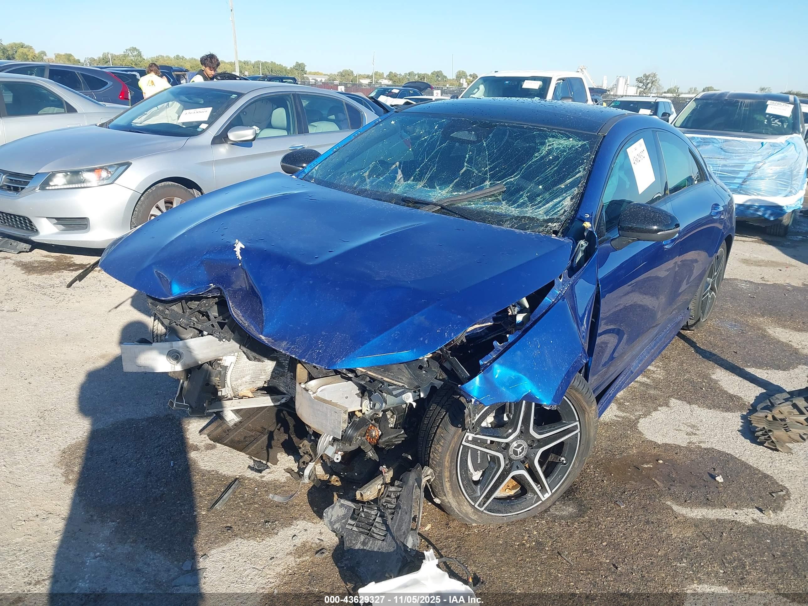 MERCEDES-BENZ CLA image 2