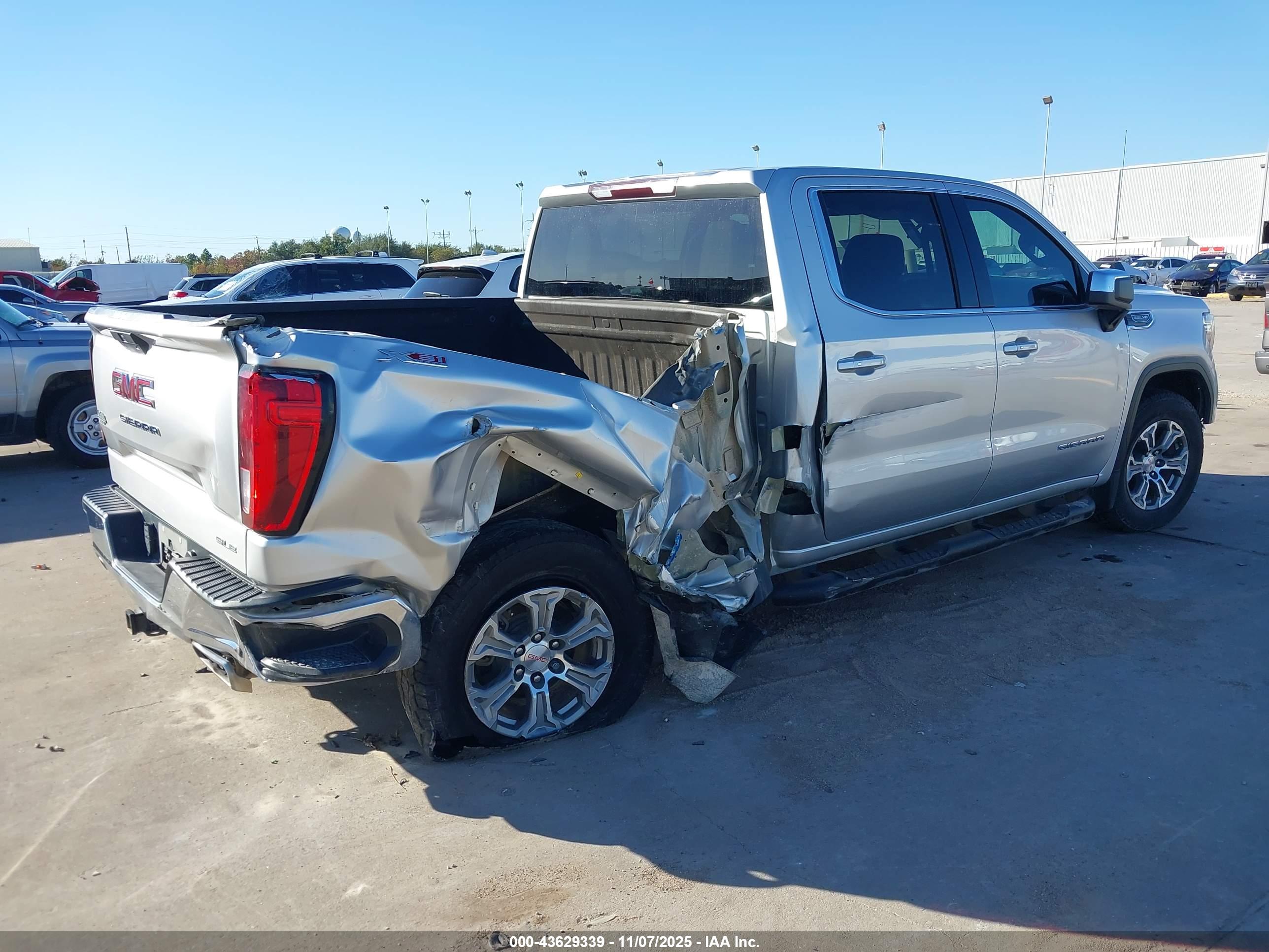 GMC SIERRA image 4