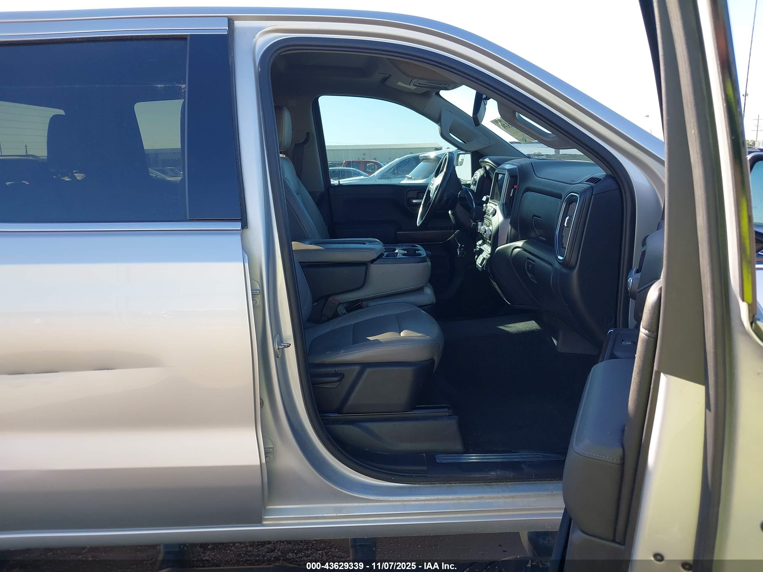 GMC SIERRA image 5