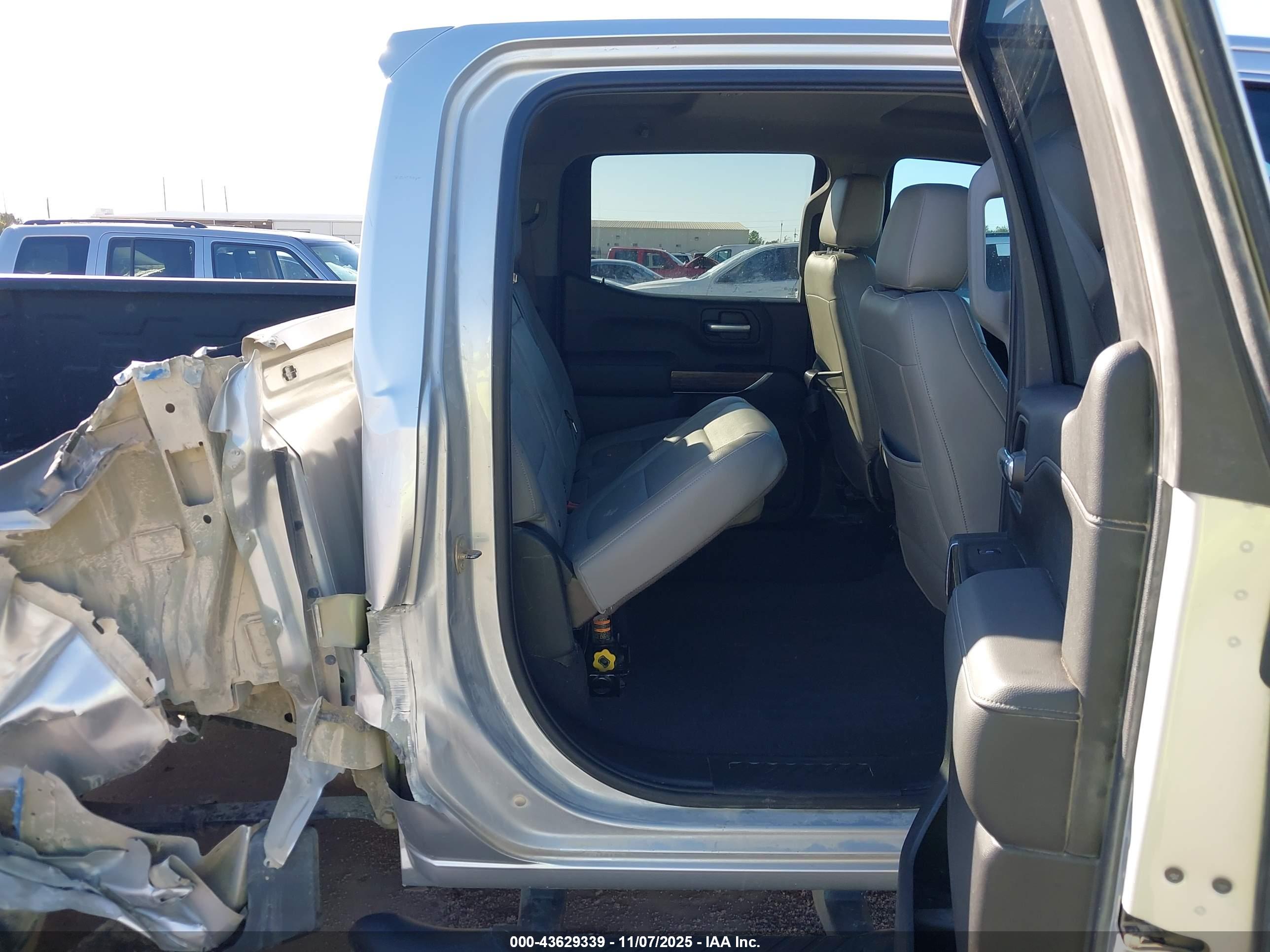 GMC SIERRA image 8