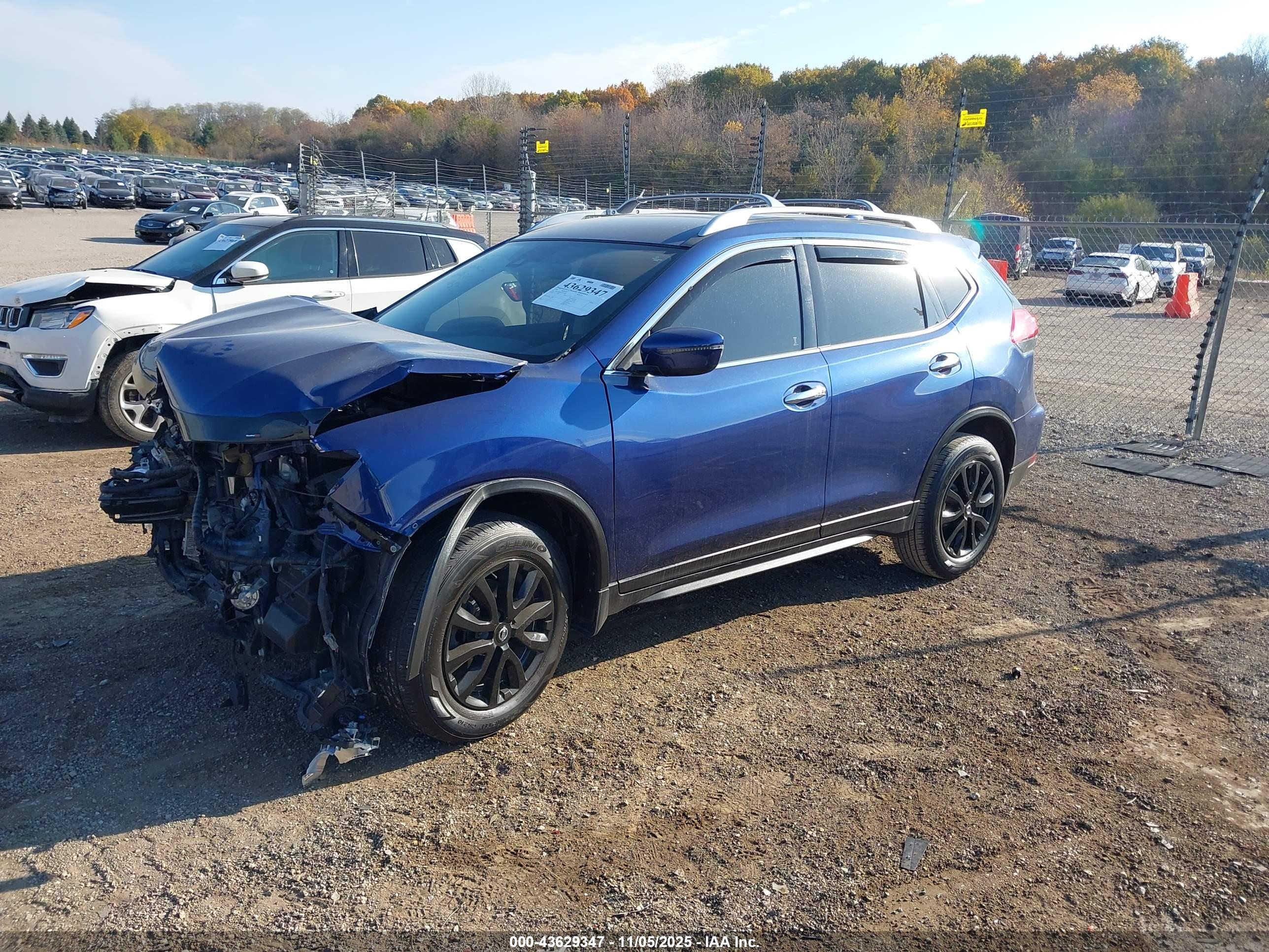 NISSAN ROGUE image 2