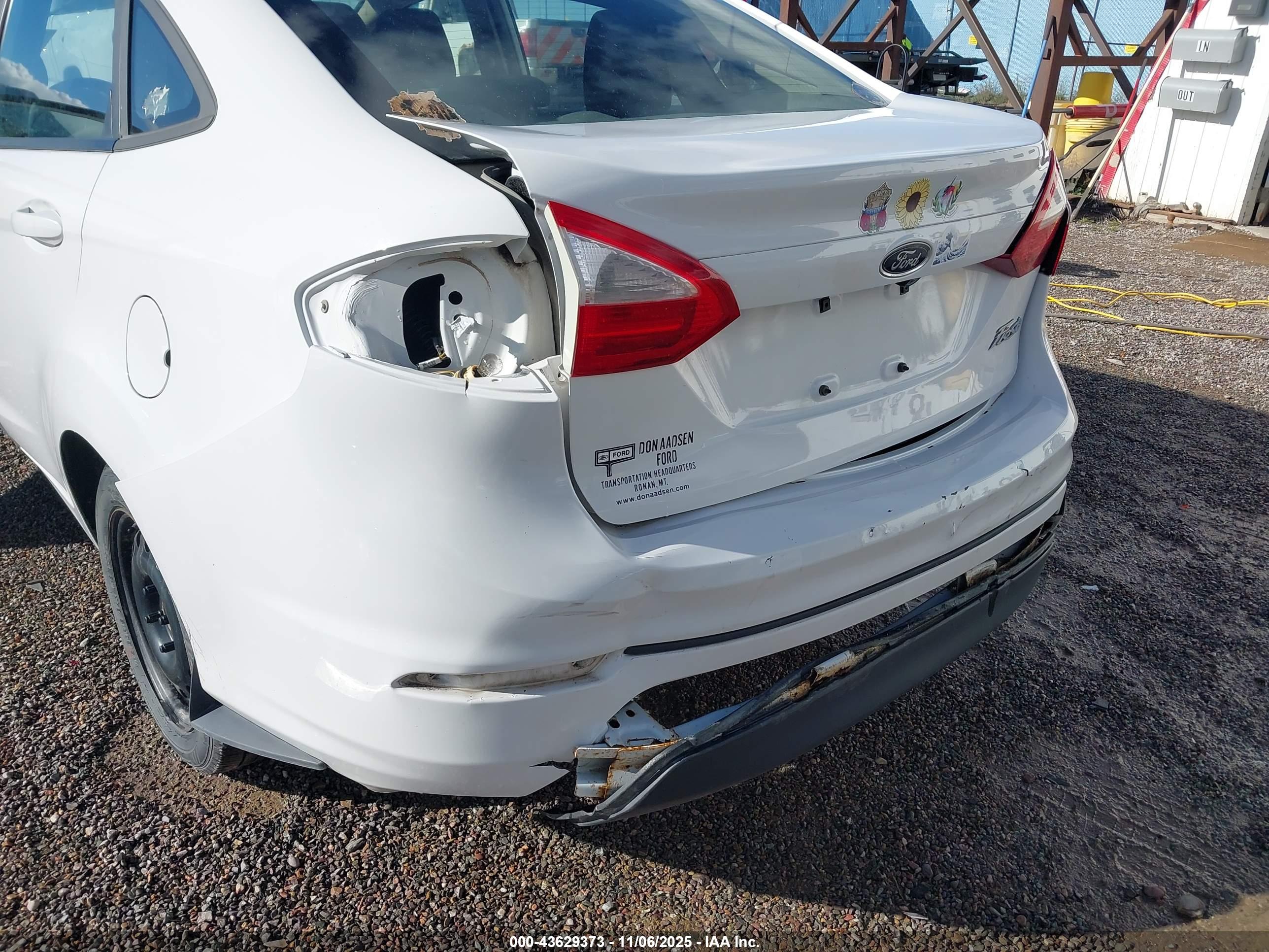 FORD FIESTA image 6