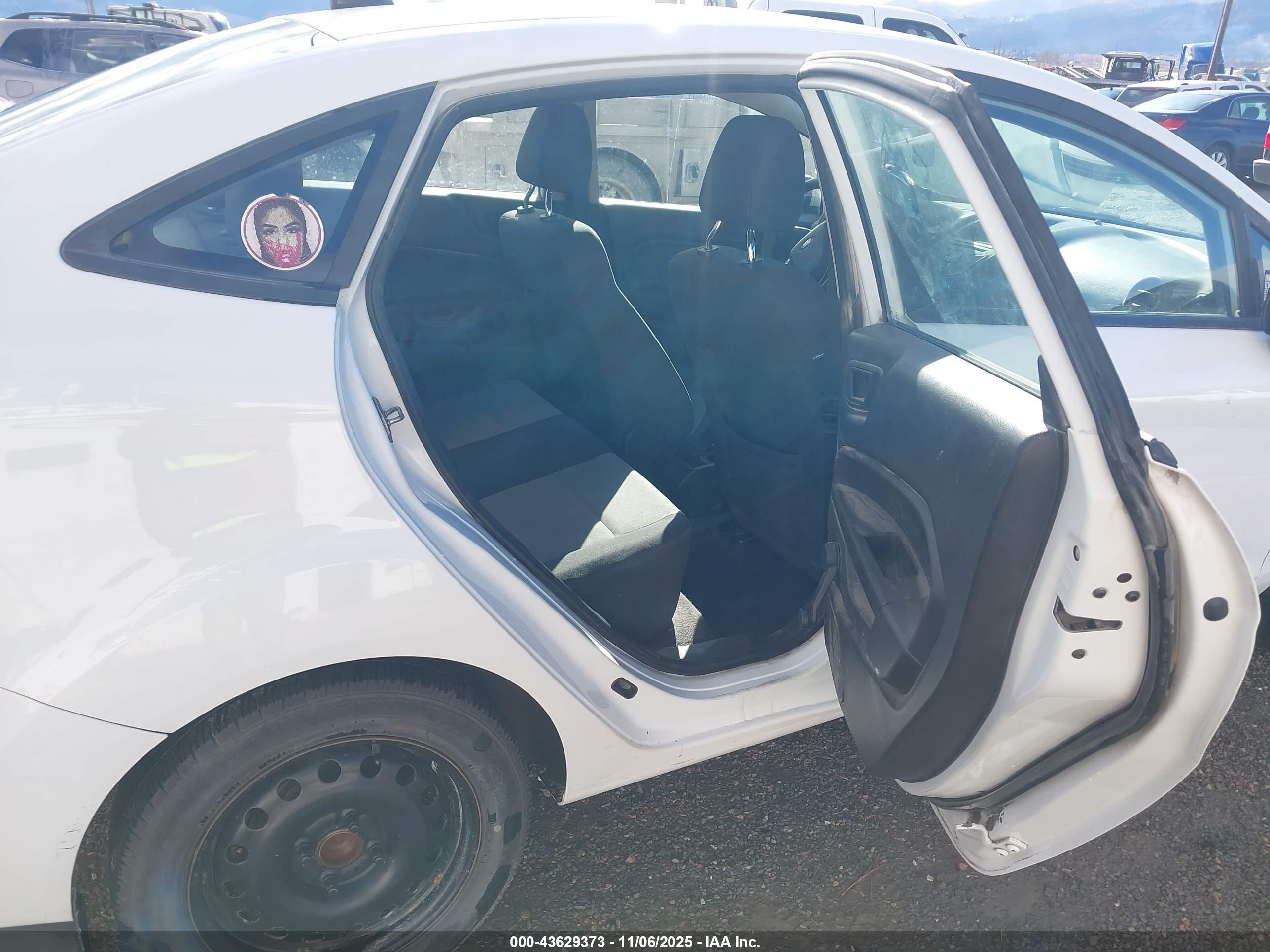 FORD FIESTA image 8