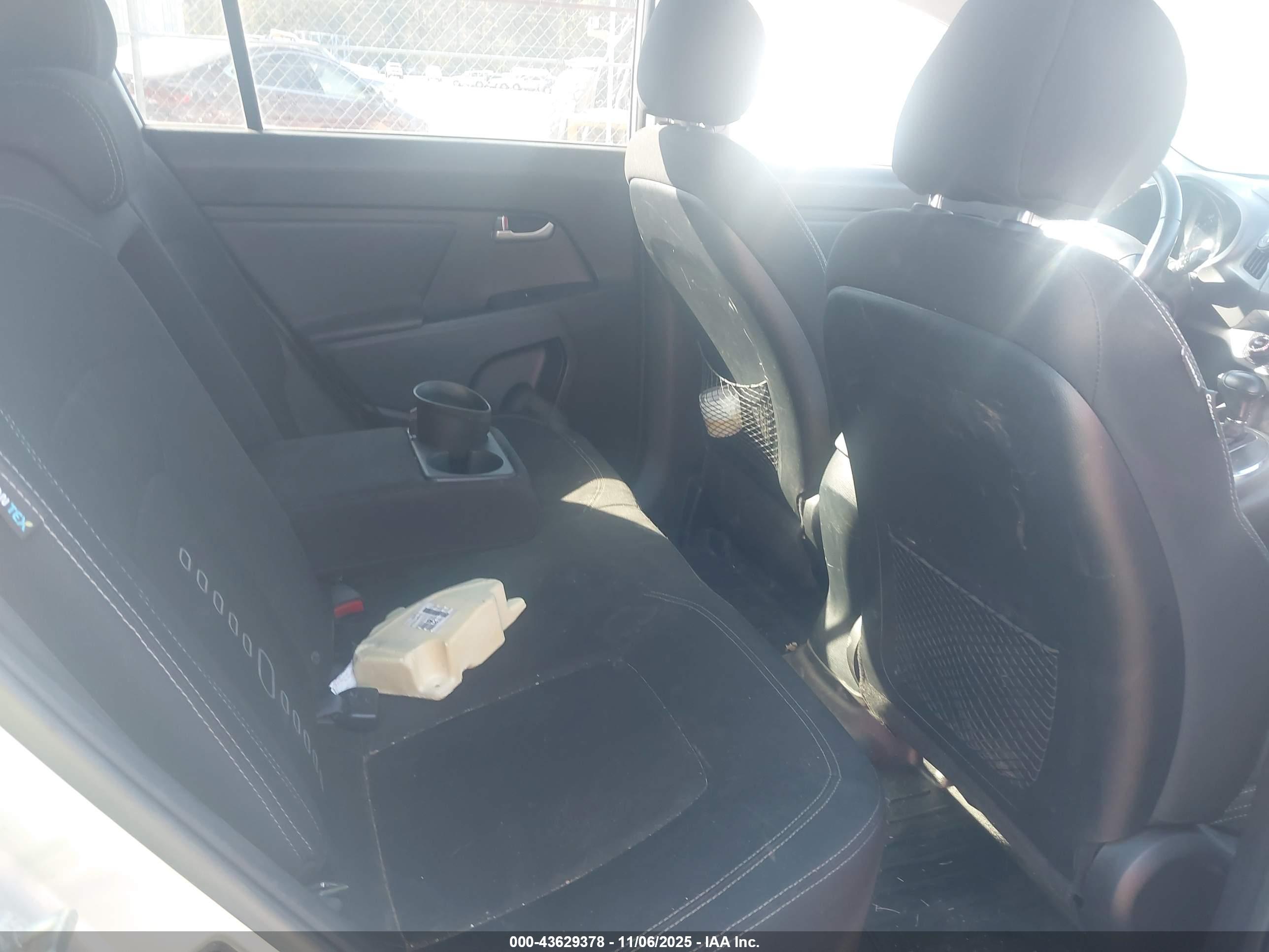 KIA SPORTAGE image 8