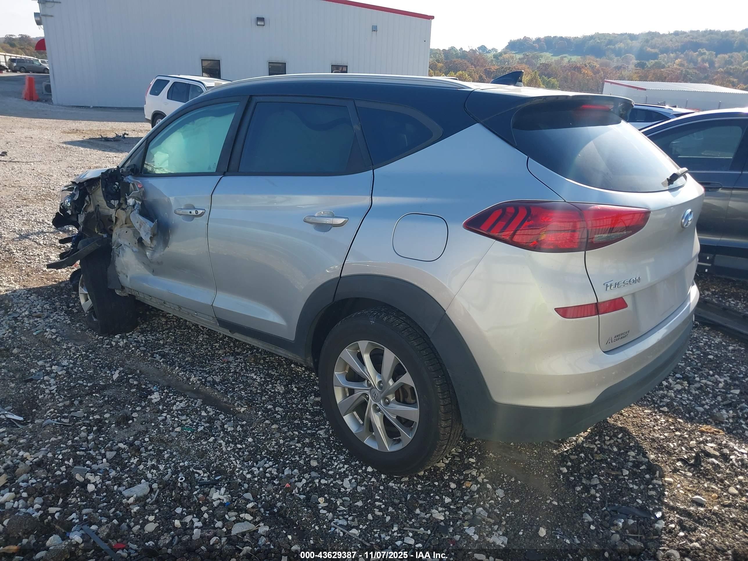 HYUNDAI TUCSON image 3