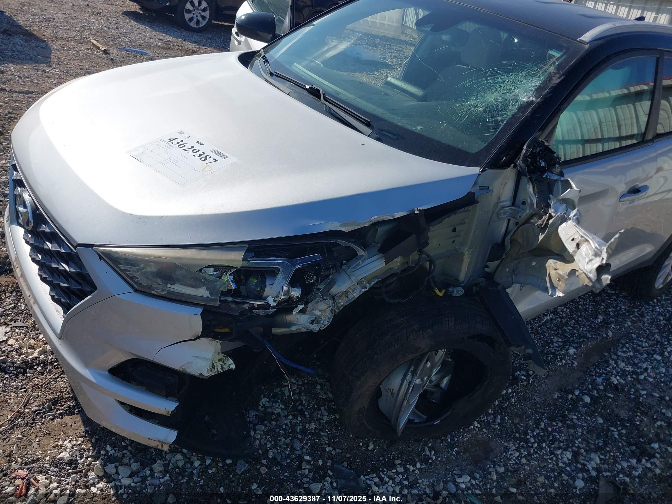 HYUNDAI TUCSON image 6
