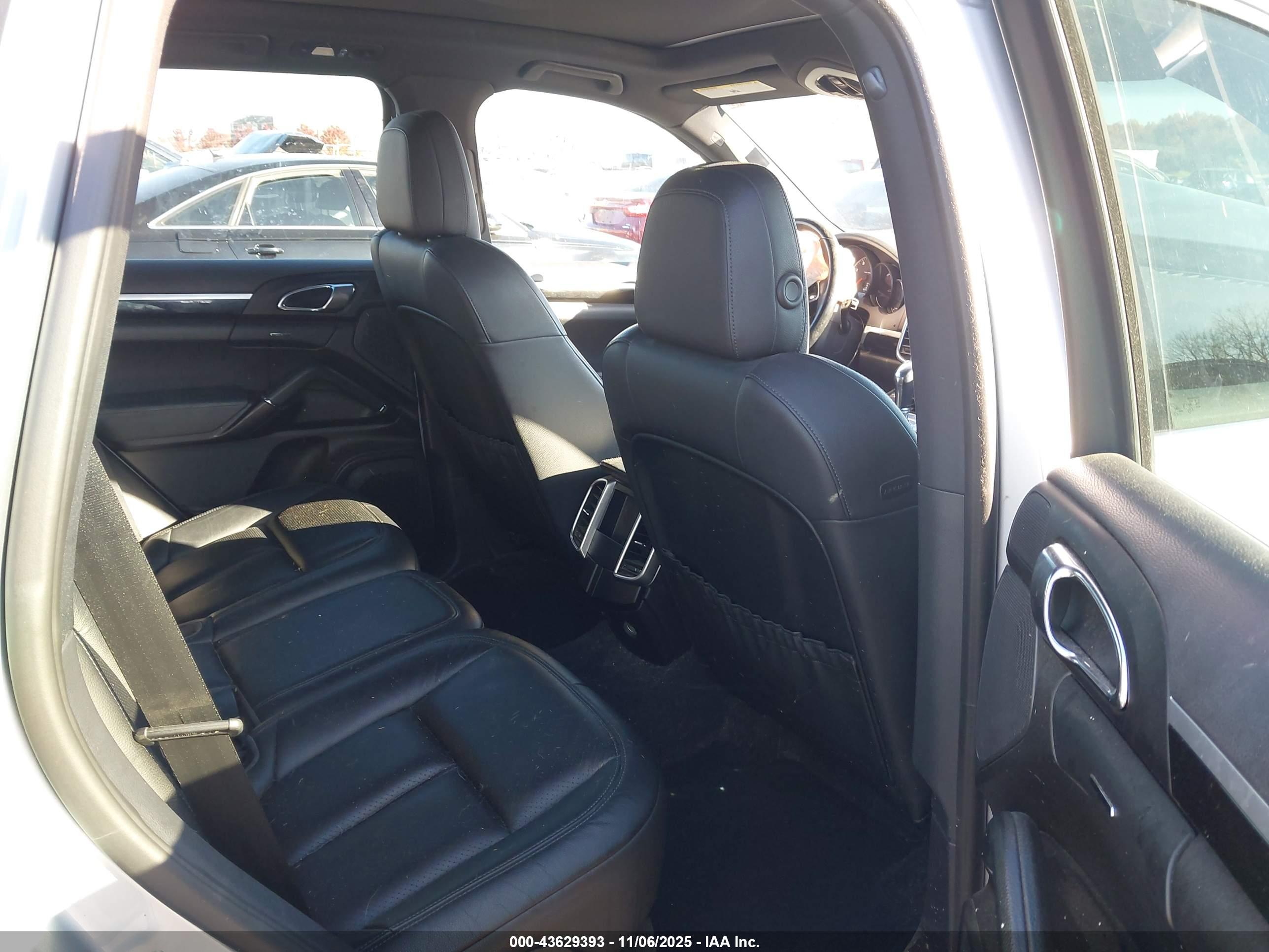 PORSCHE CAYENNE image 8