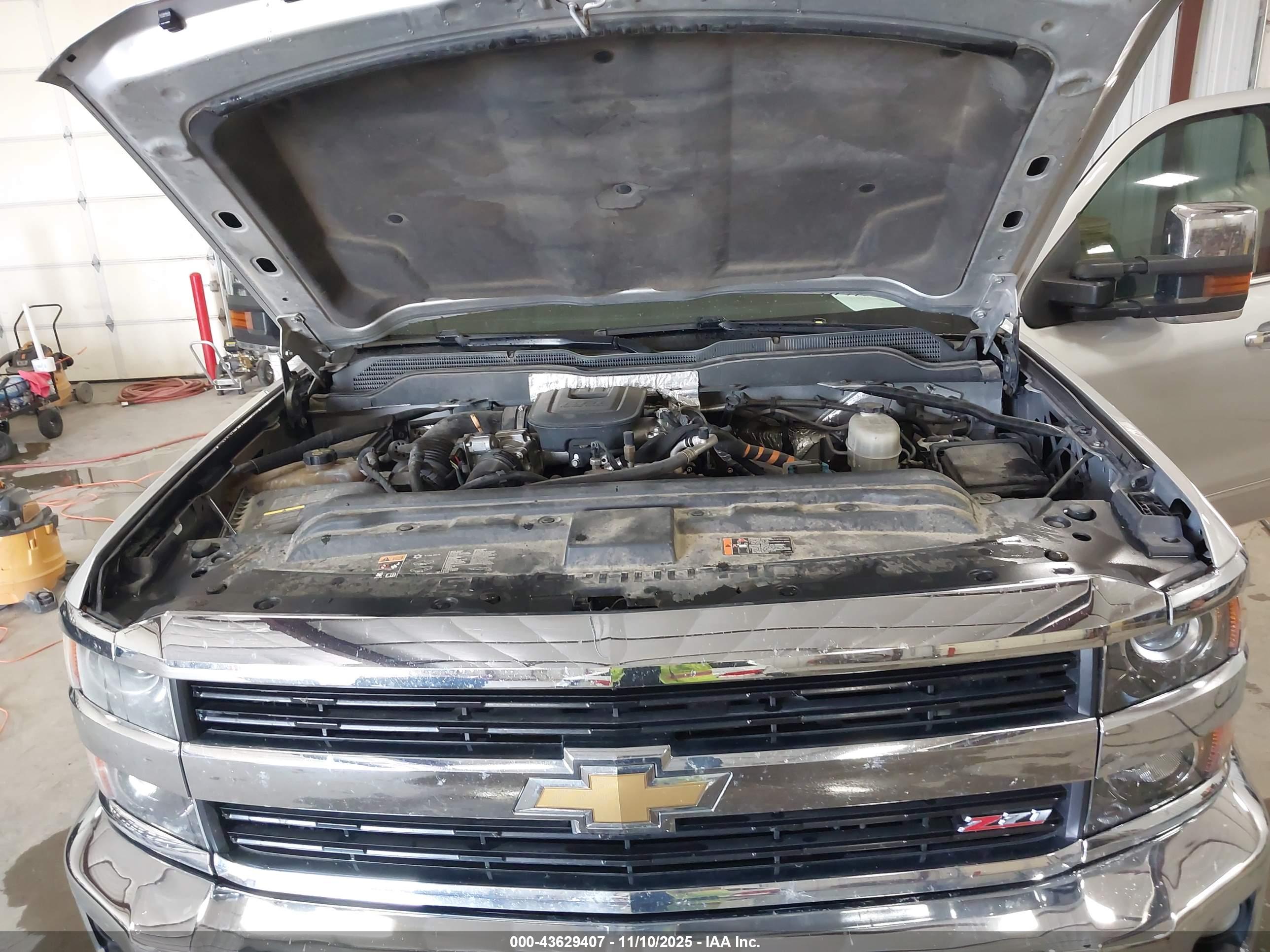 CHEVROLET SILVERADO image 10
