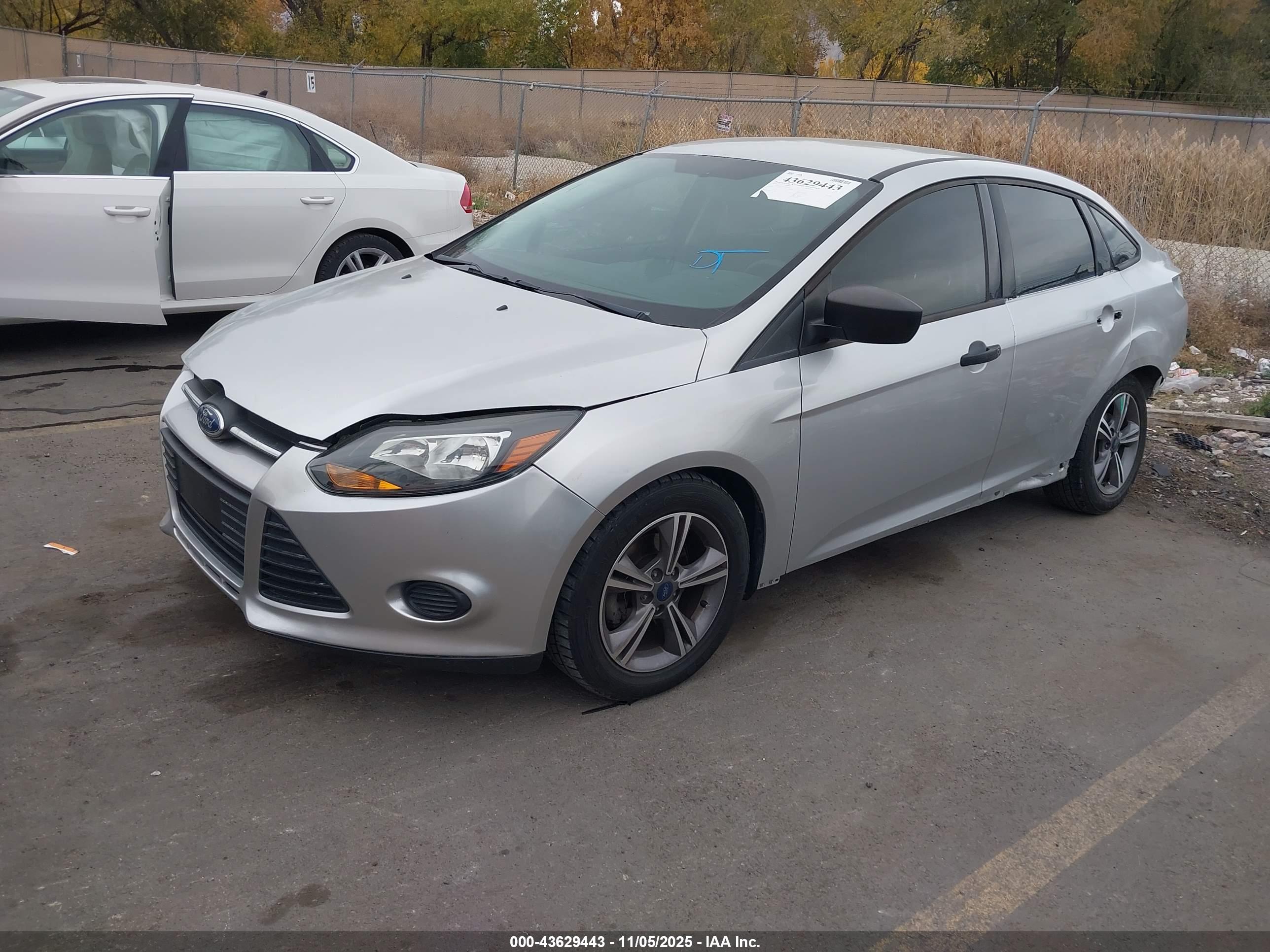 FORD FOCUS image 2