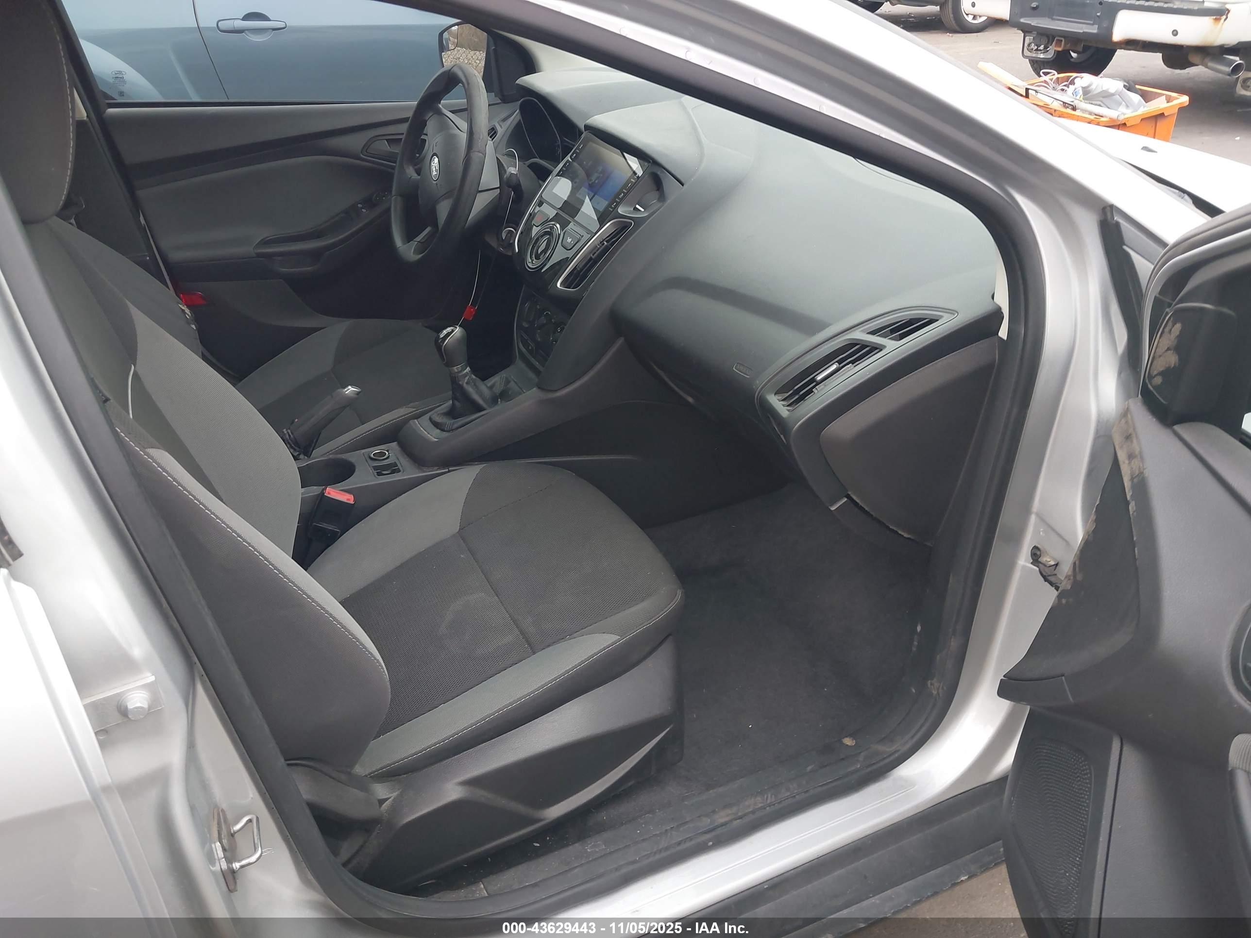 FORD FOCUS image 5