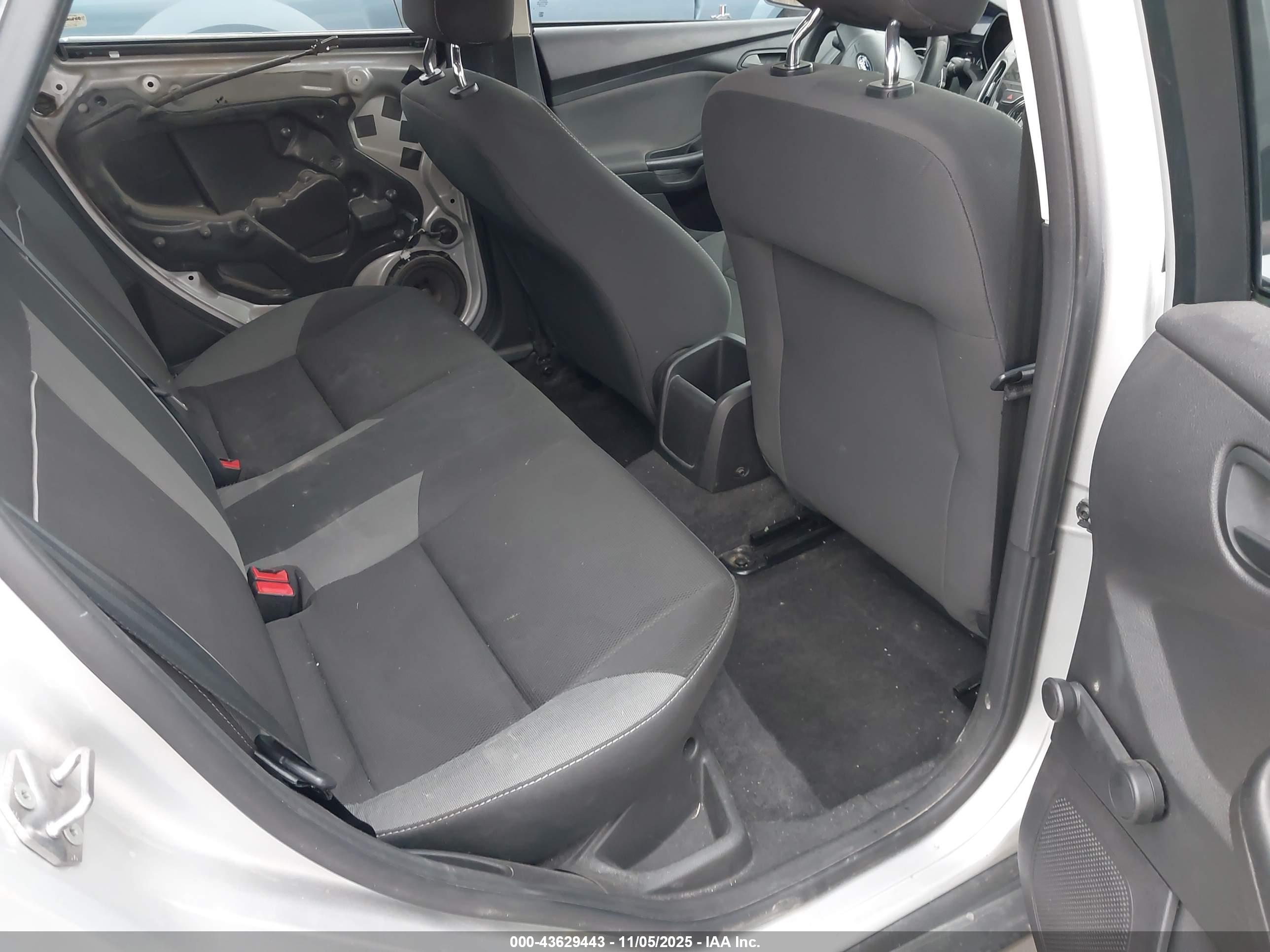 FORD FOCUS image 8