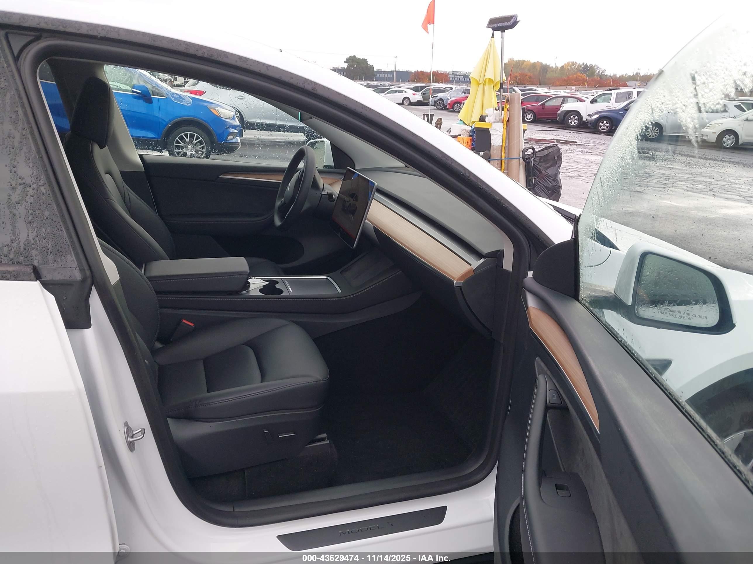 TESLA MODEL image 5