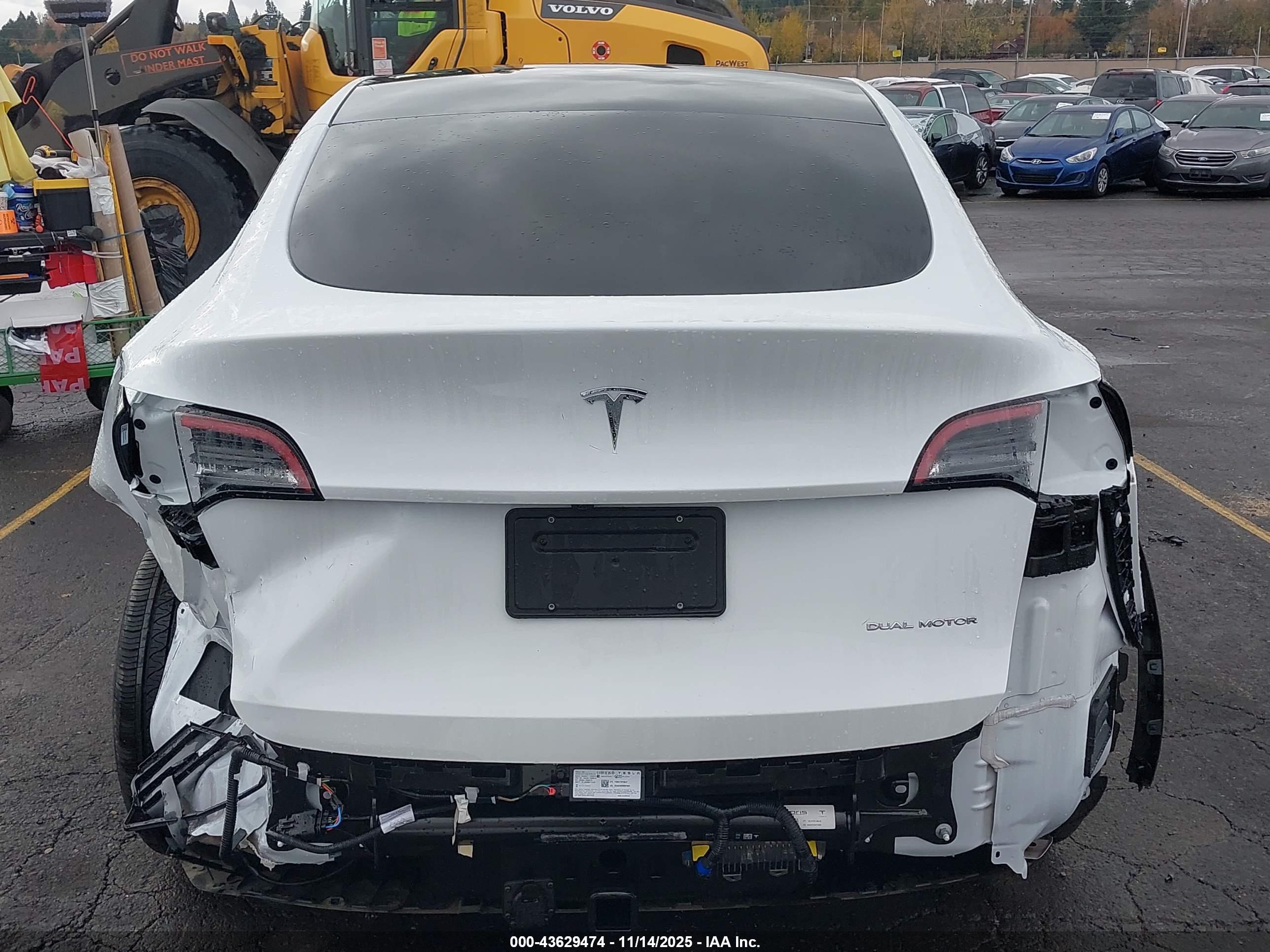 TESLA MODEL image 6