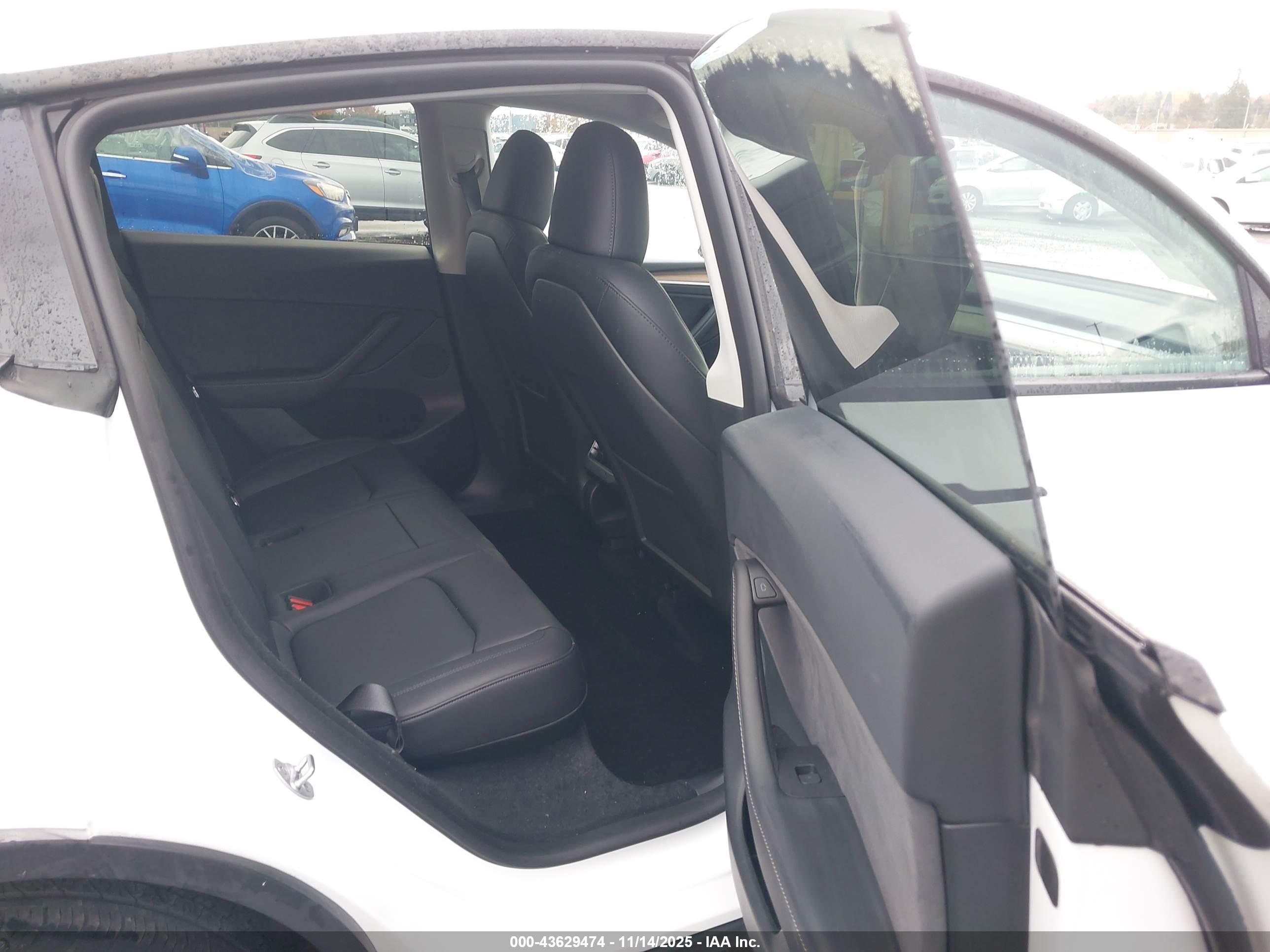 TESLA MODEL image 8