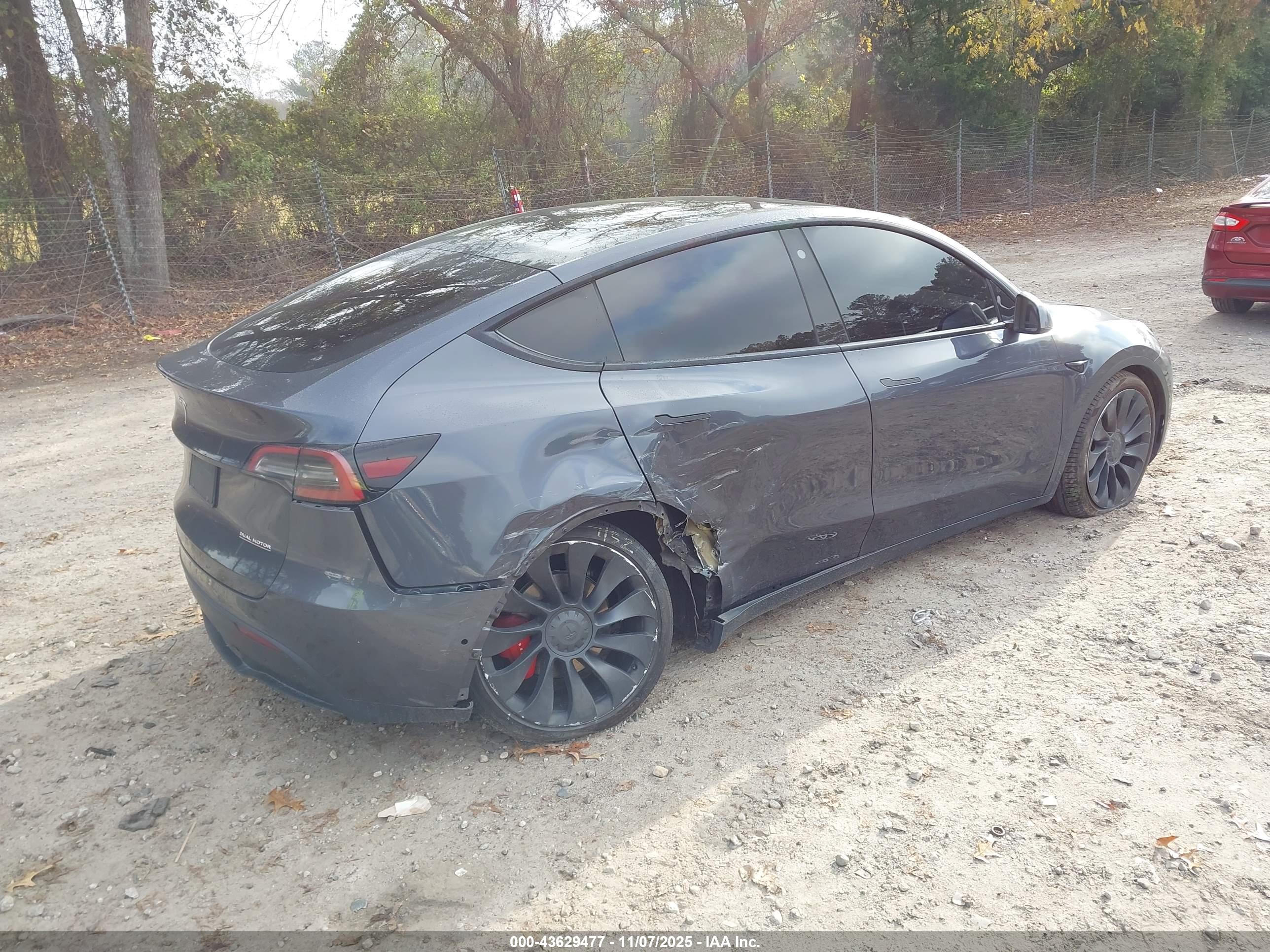 TESLA MODEL image 4