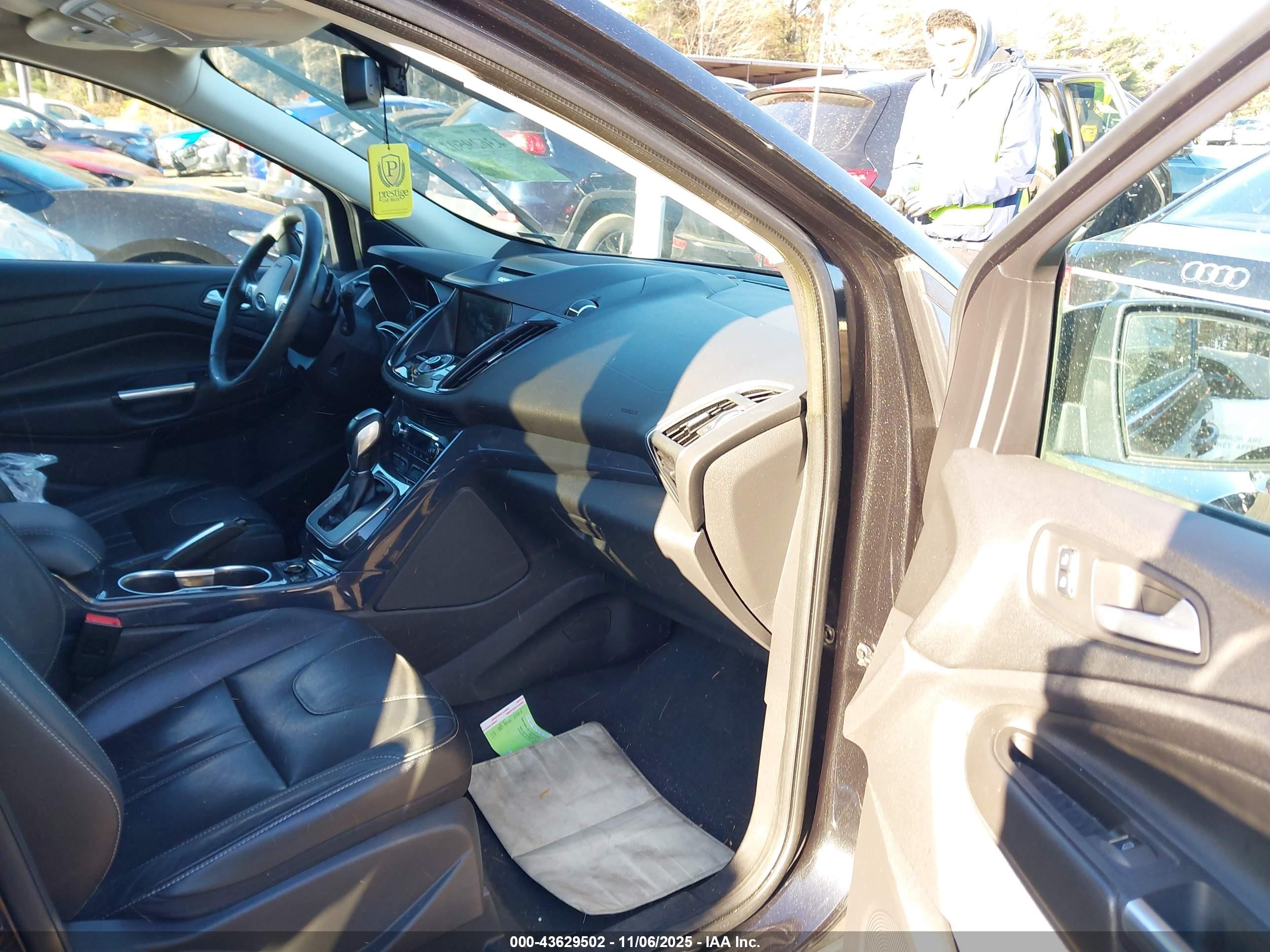 FORD ESCAPE image 5