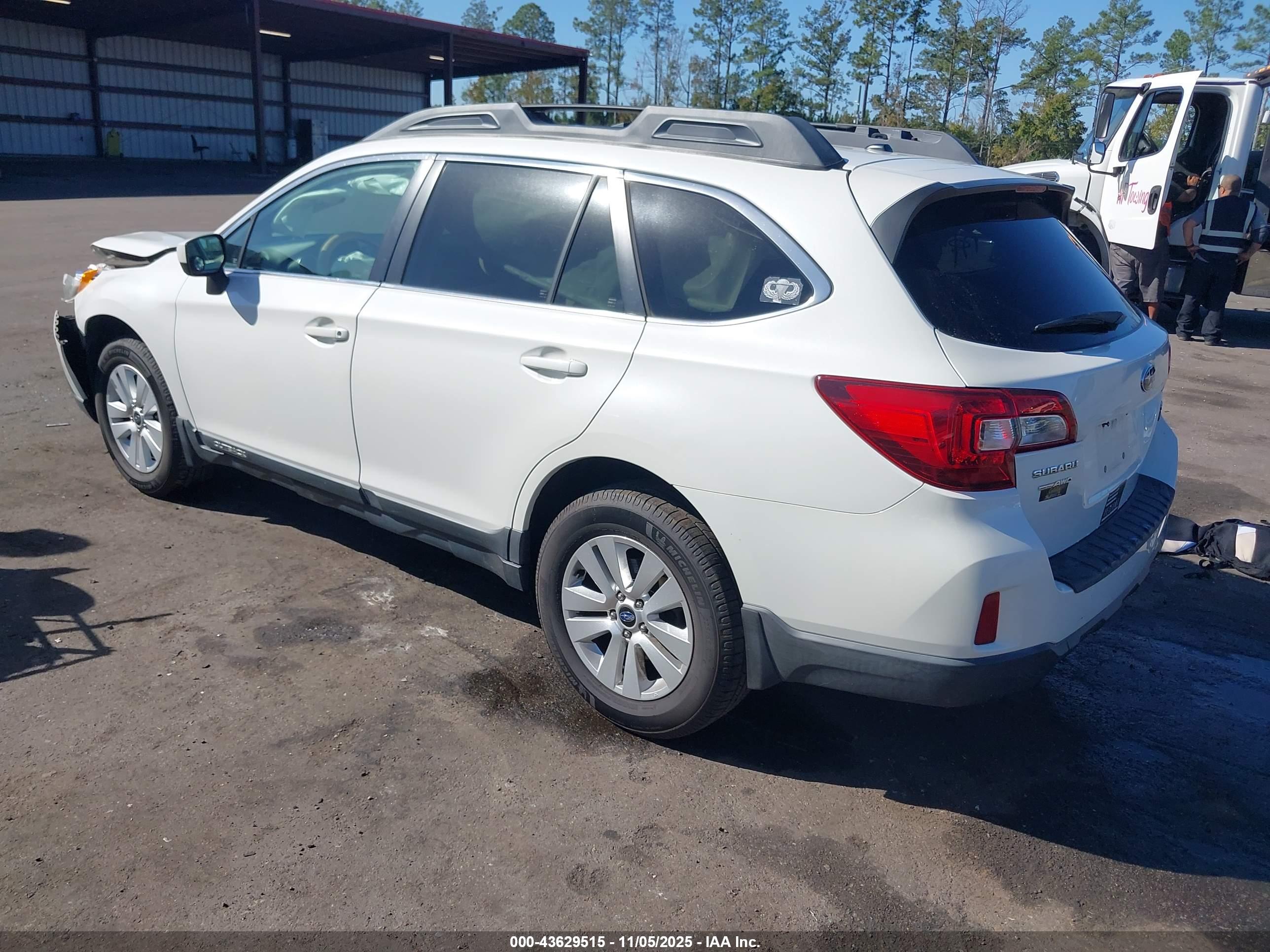 SUBARU OUTBACK image 3